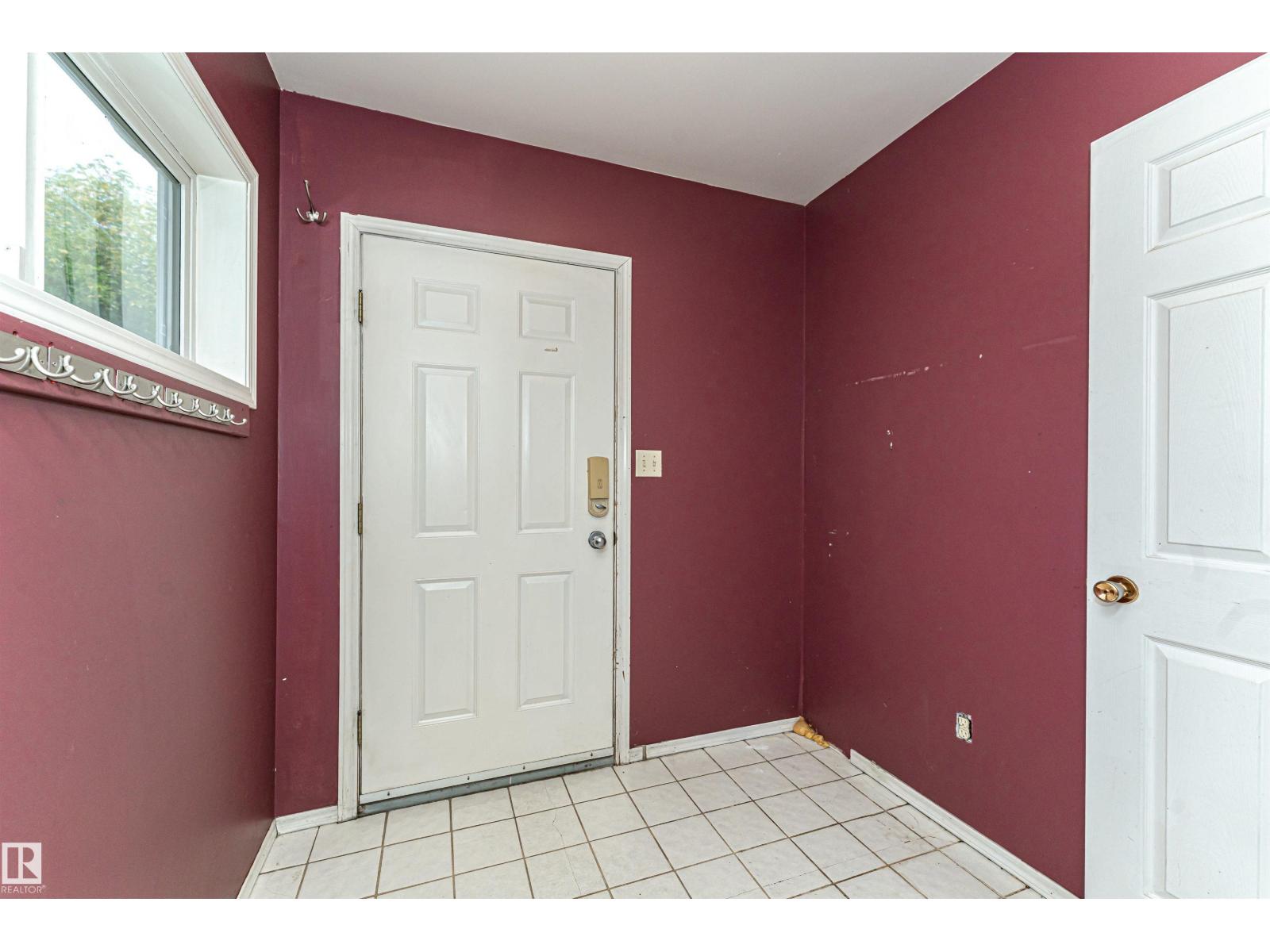 10930 80 AV NW - 18