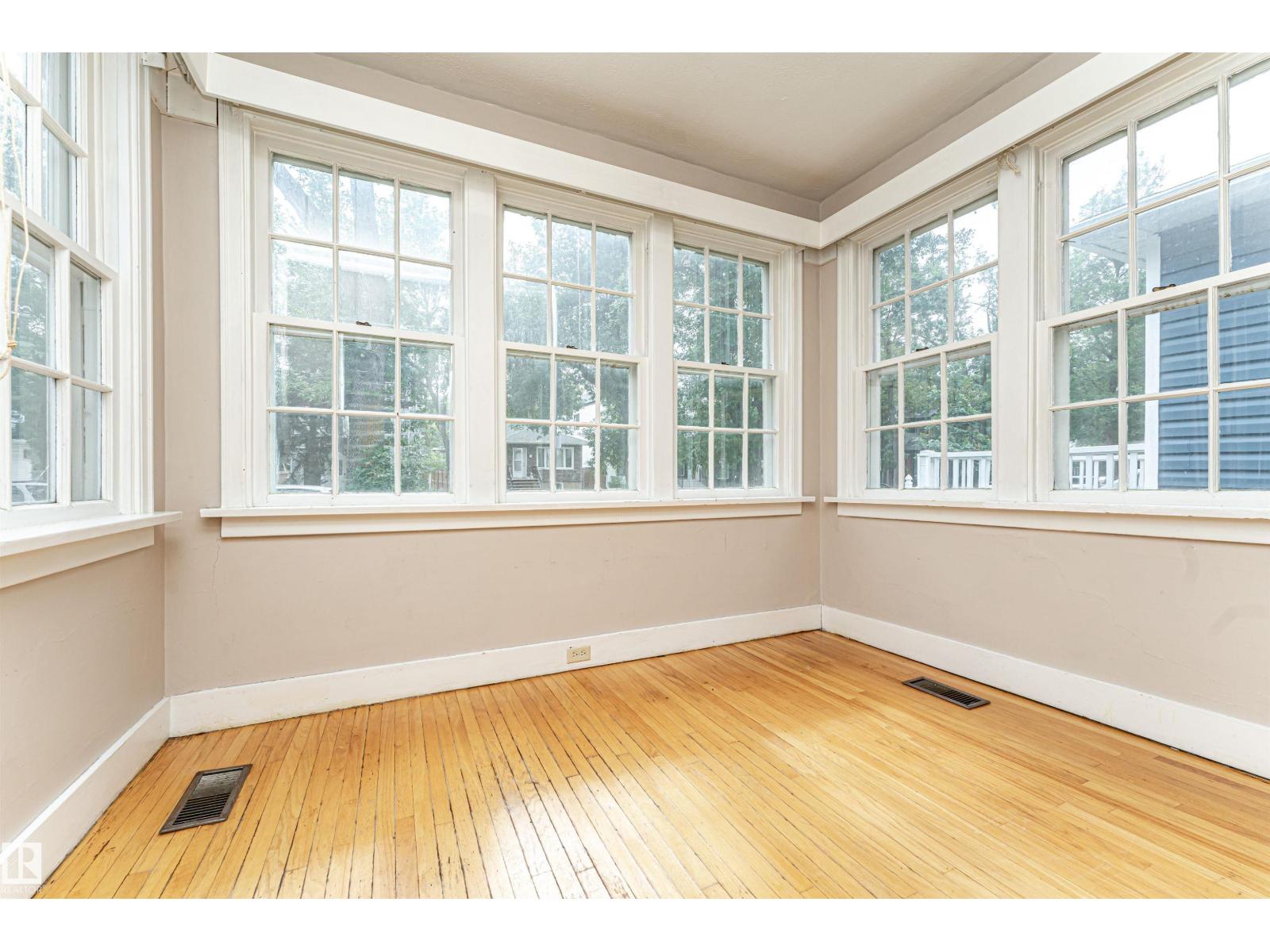 10930 80 AV NW - 2