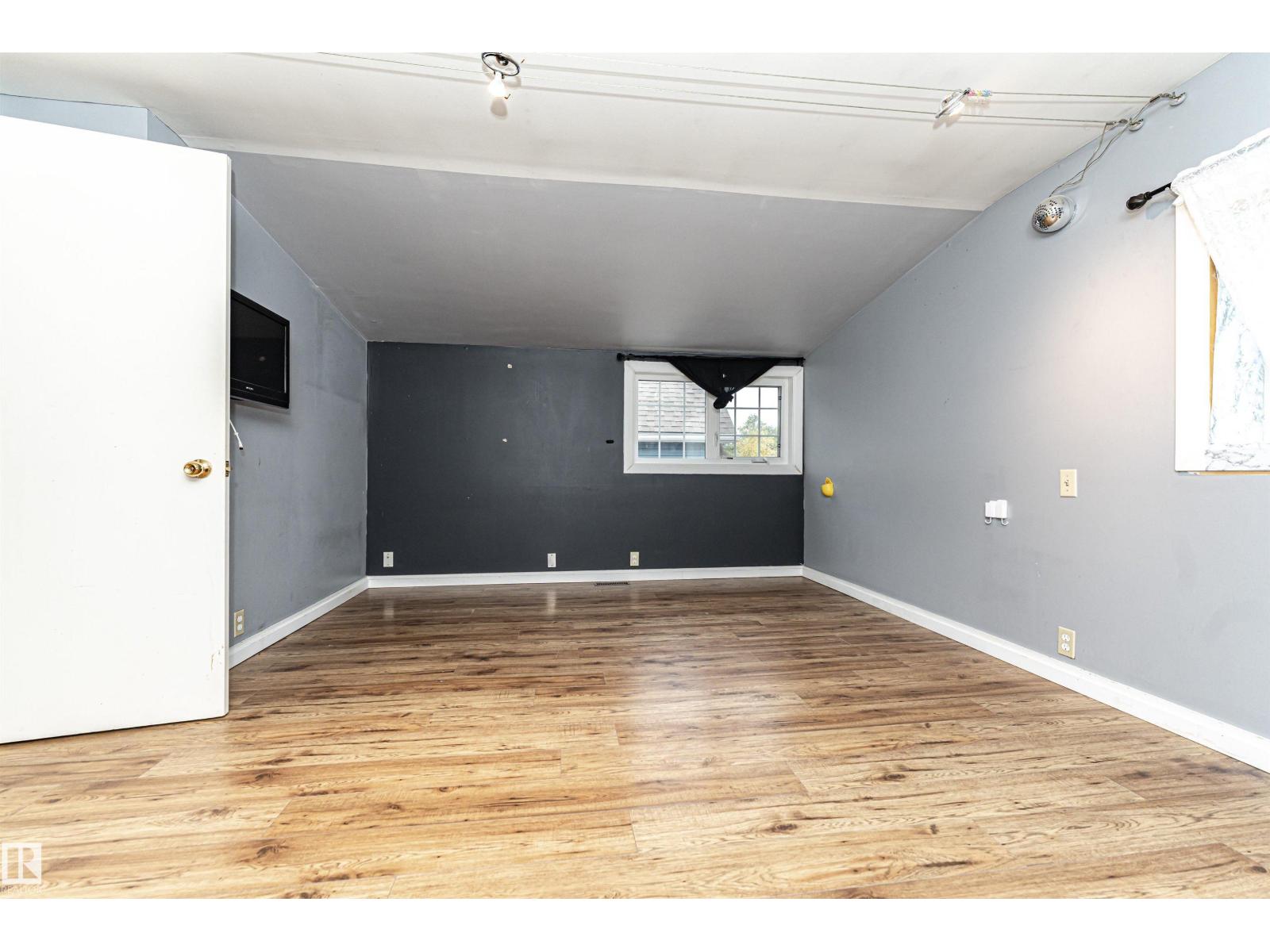 10930 80 AV NW - 21