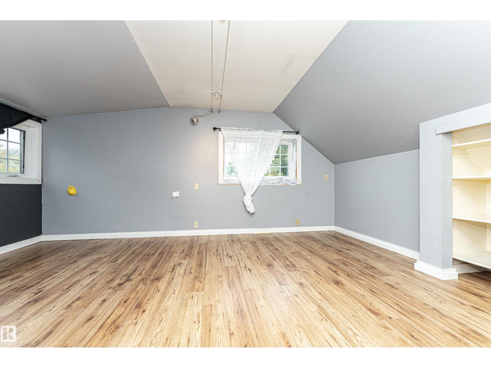 10930 80 AV NW - 22