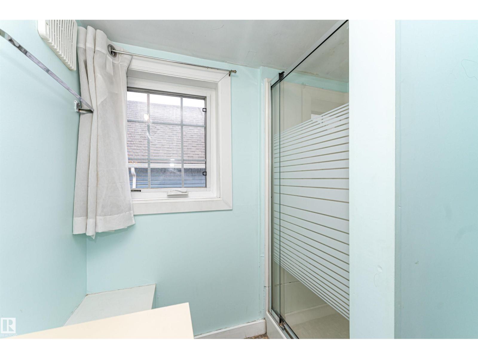 10930 80 AV NW - 27