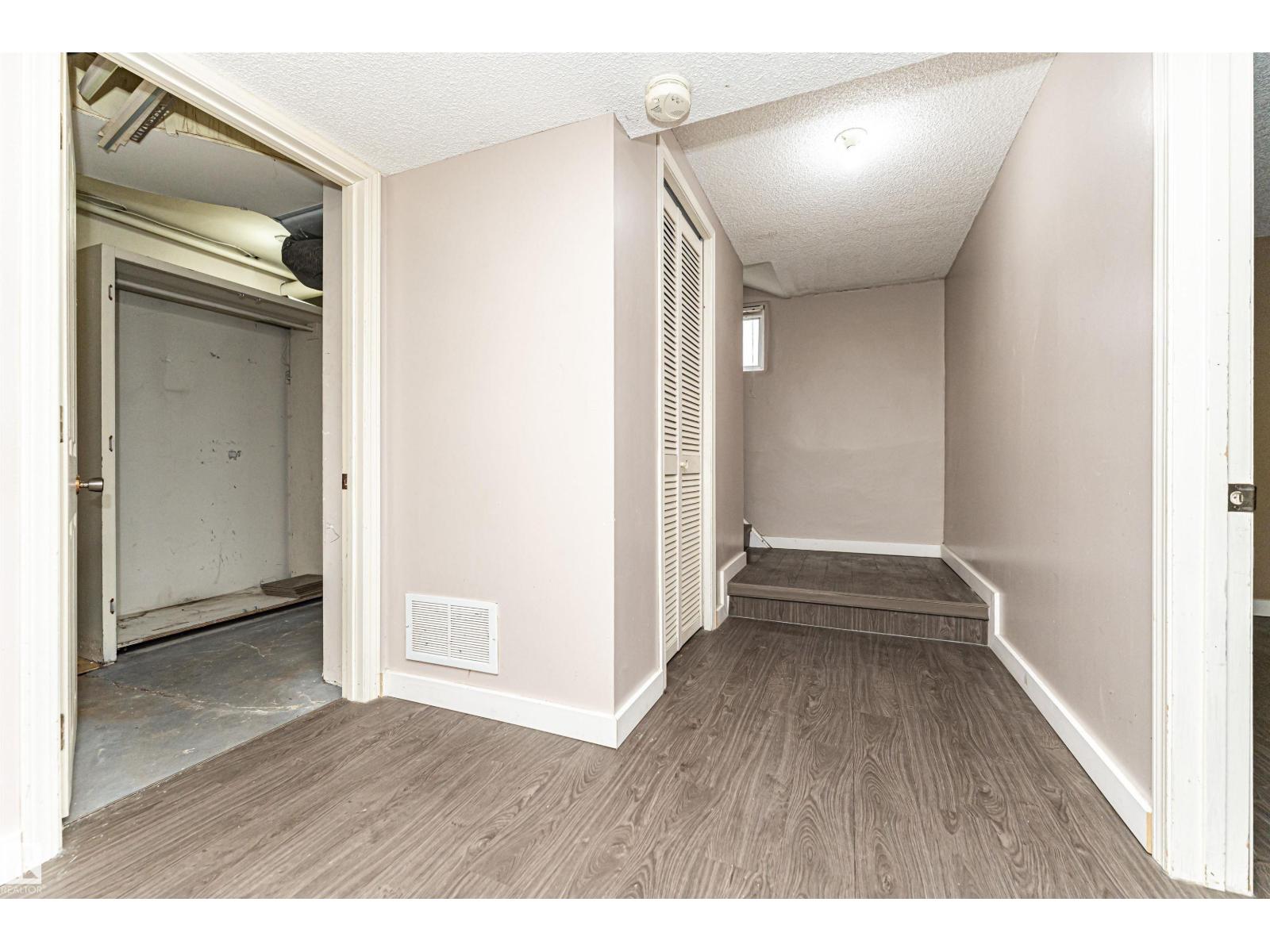 10930 80 AV NW - 28