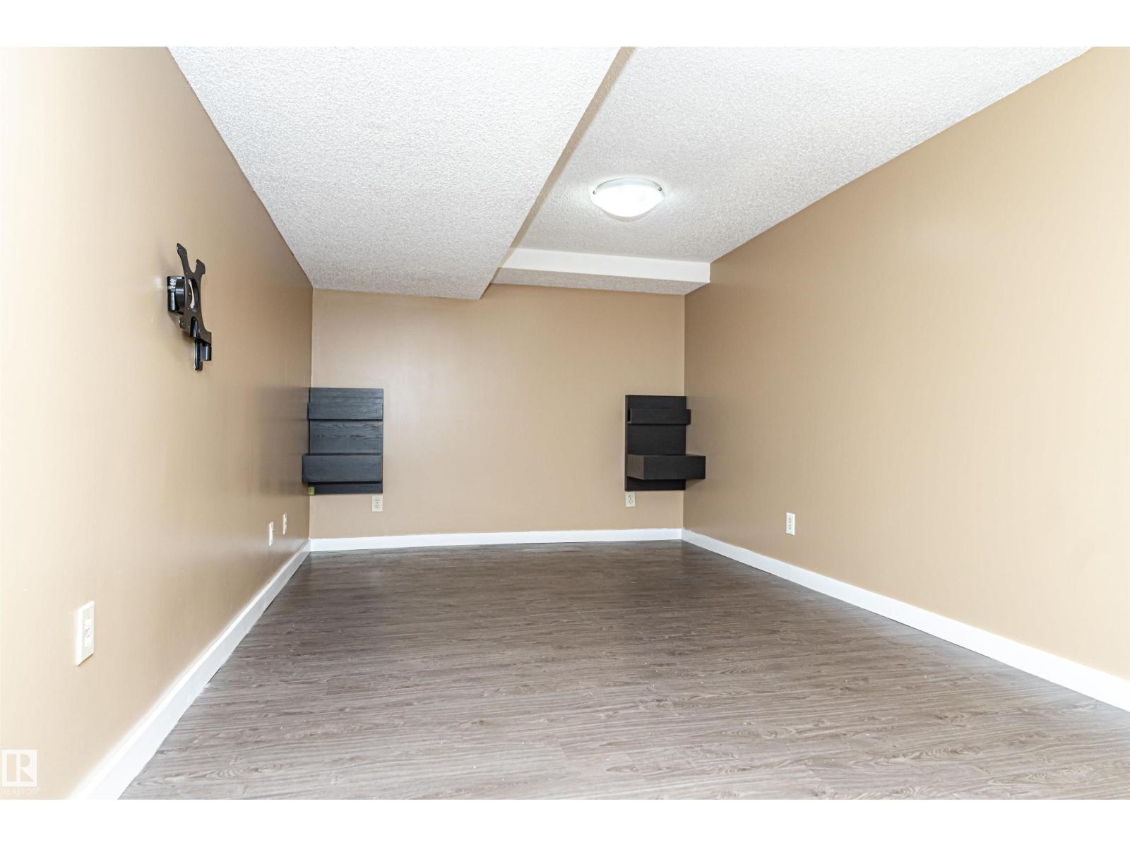 10930 80 AV NW - 32