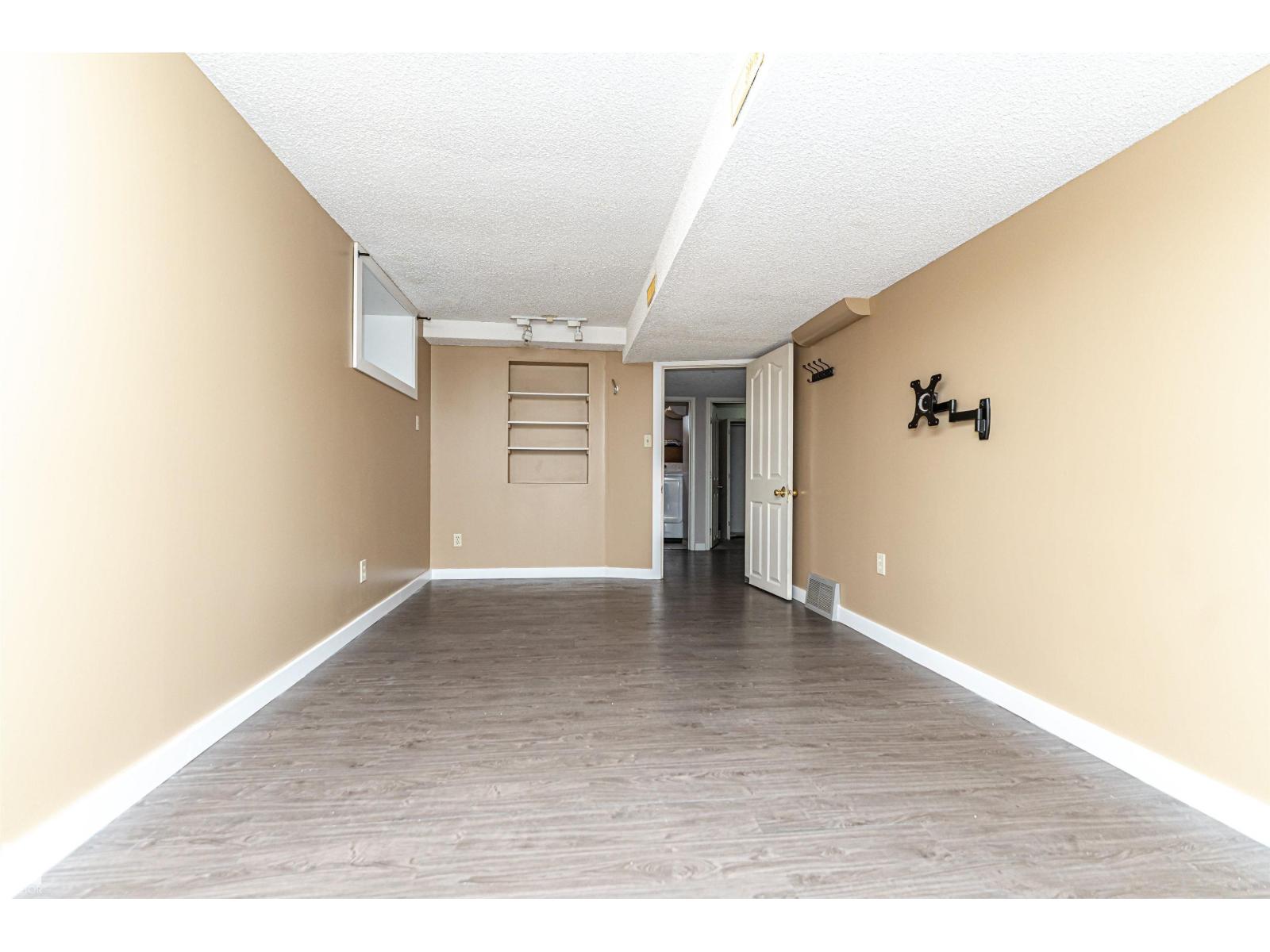 10930 80 AV NW - 33