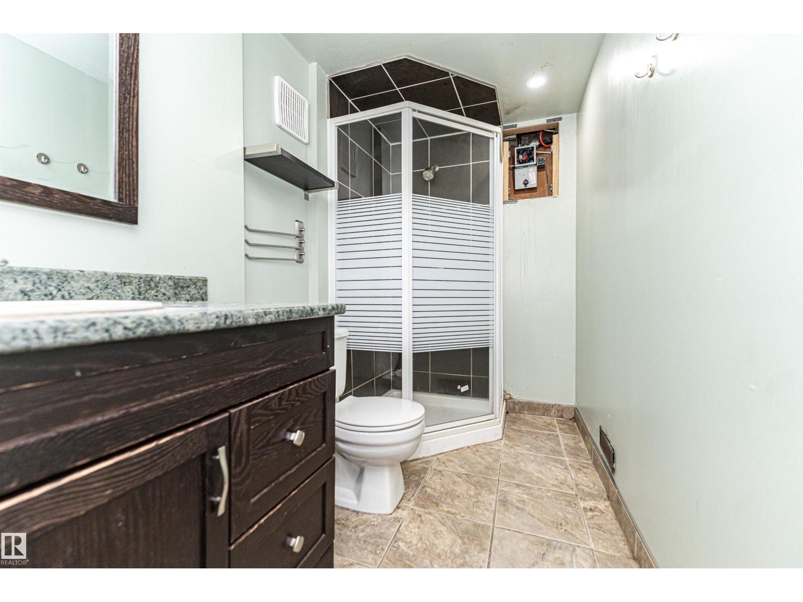 10930 80 AV NW - 34