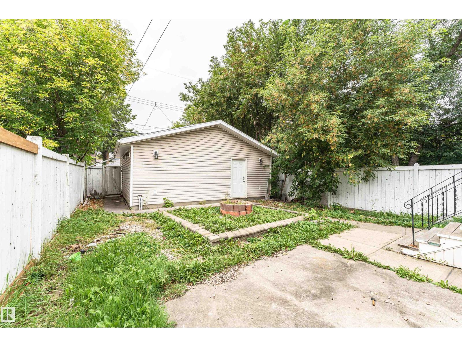 10930 80 AV NW - 39