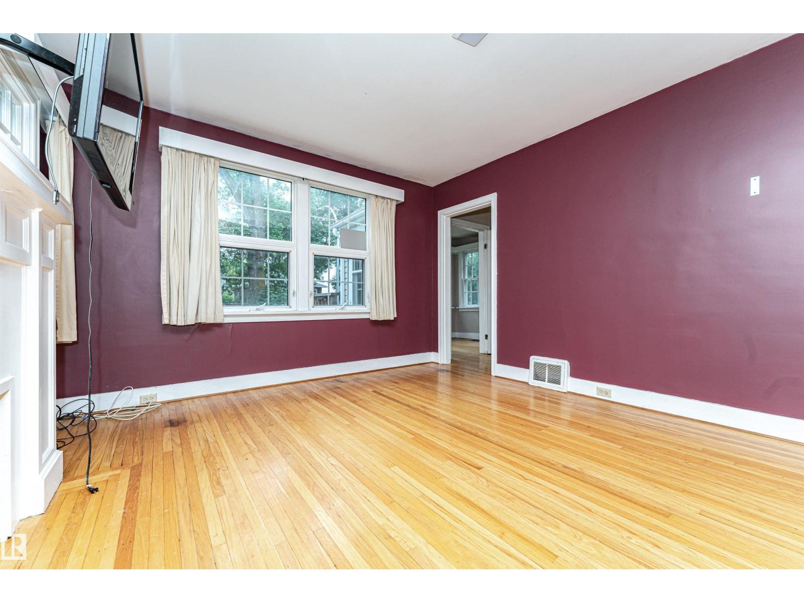 10930 80 AV NW - 4
