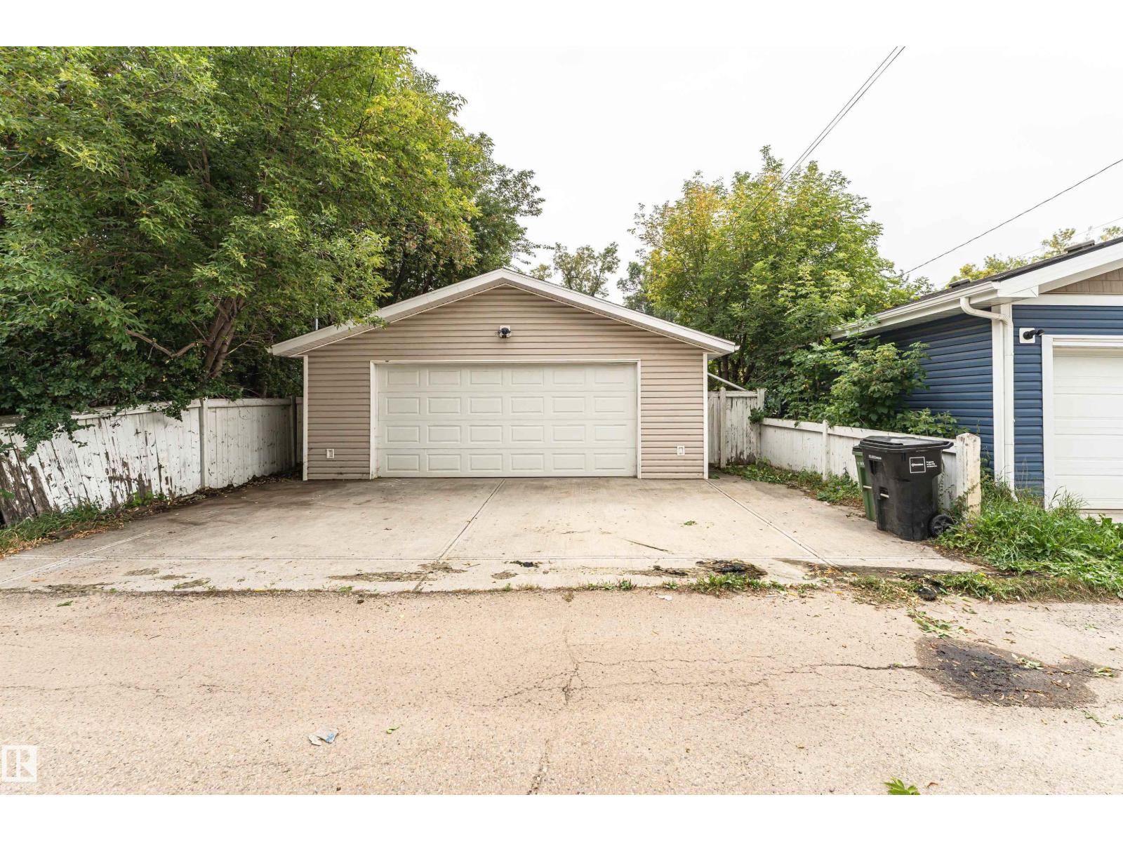 10930 80 AV NW - 40
