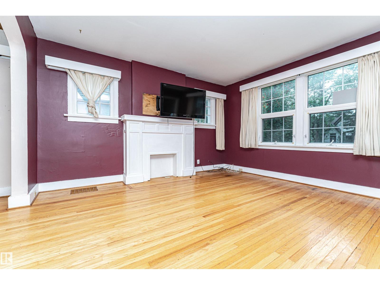 10930 80 AV NW - 6