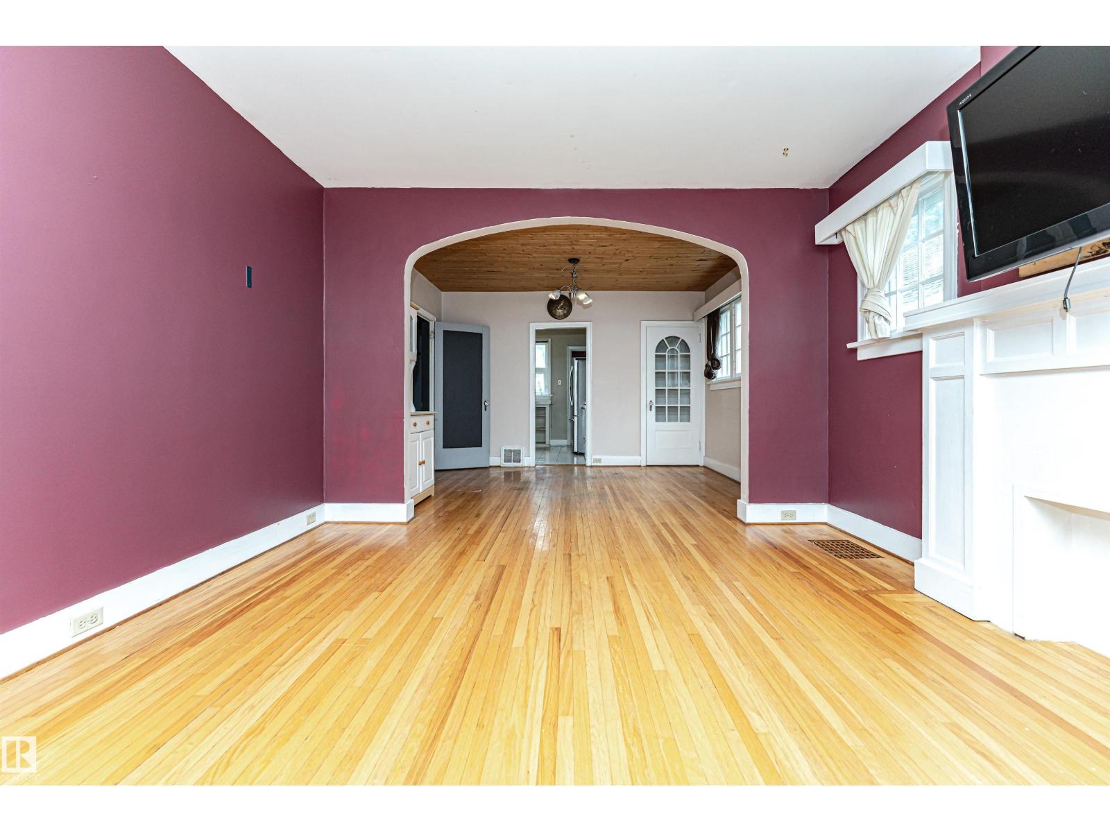 10930 80 AV NW - 7