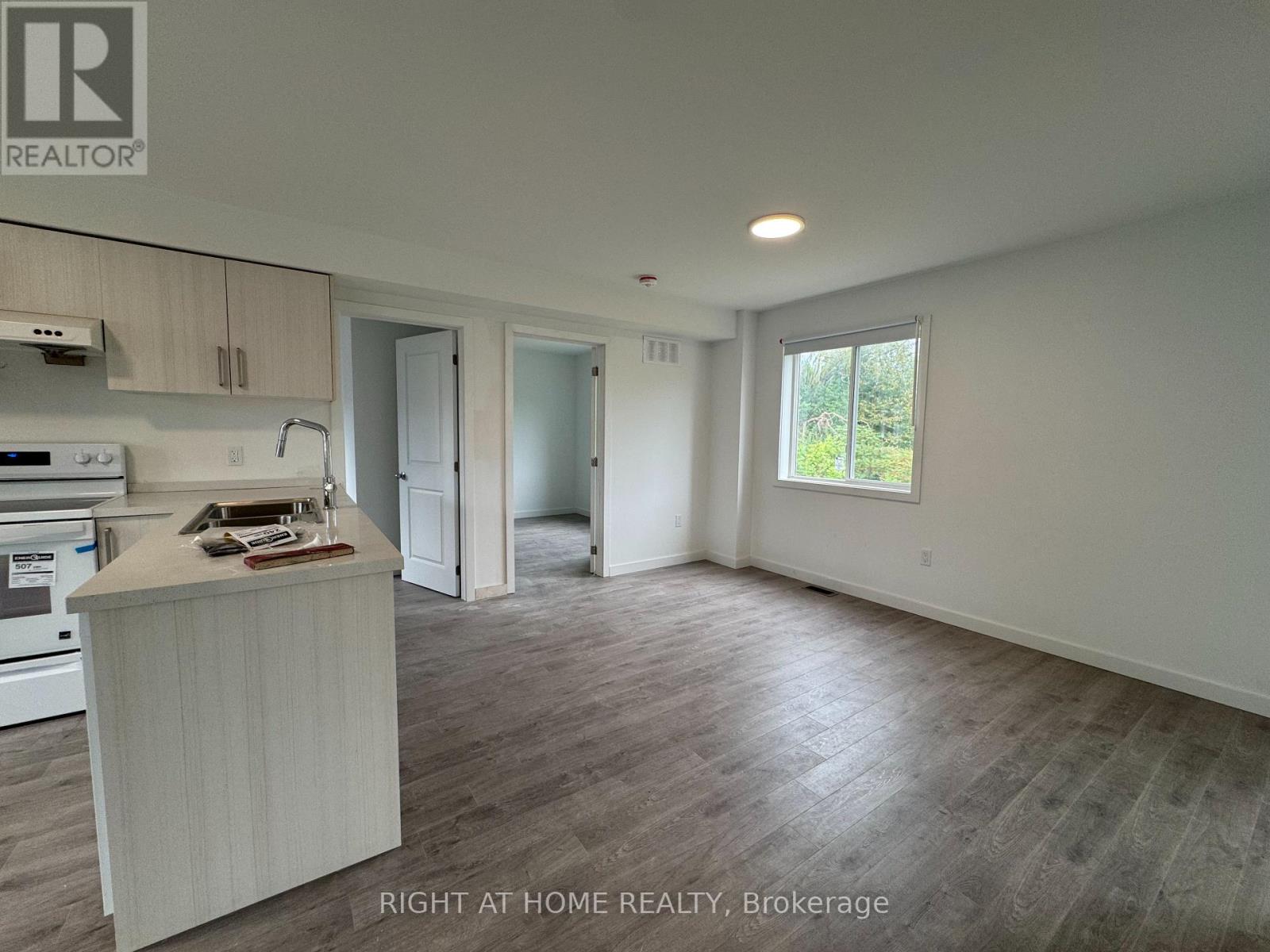 (MAIN) - 99 HIGHRIVER TRAIL, Welland (Broadway) — photo 4