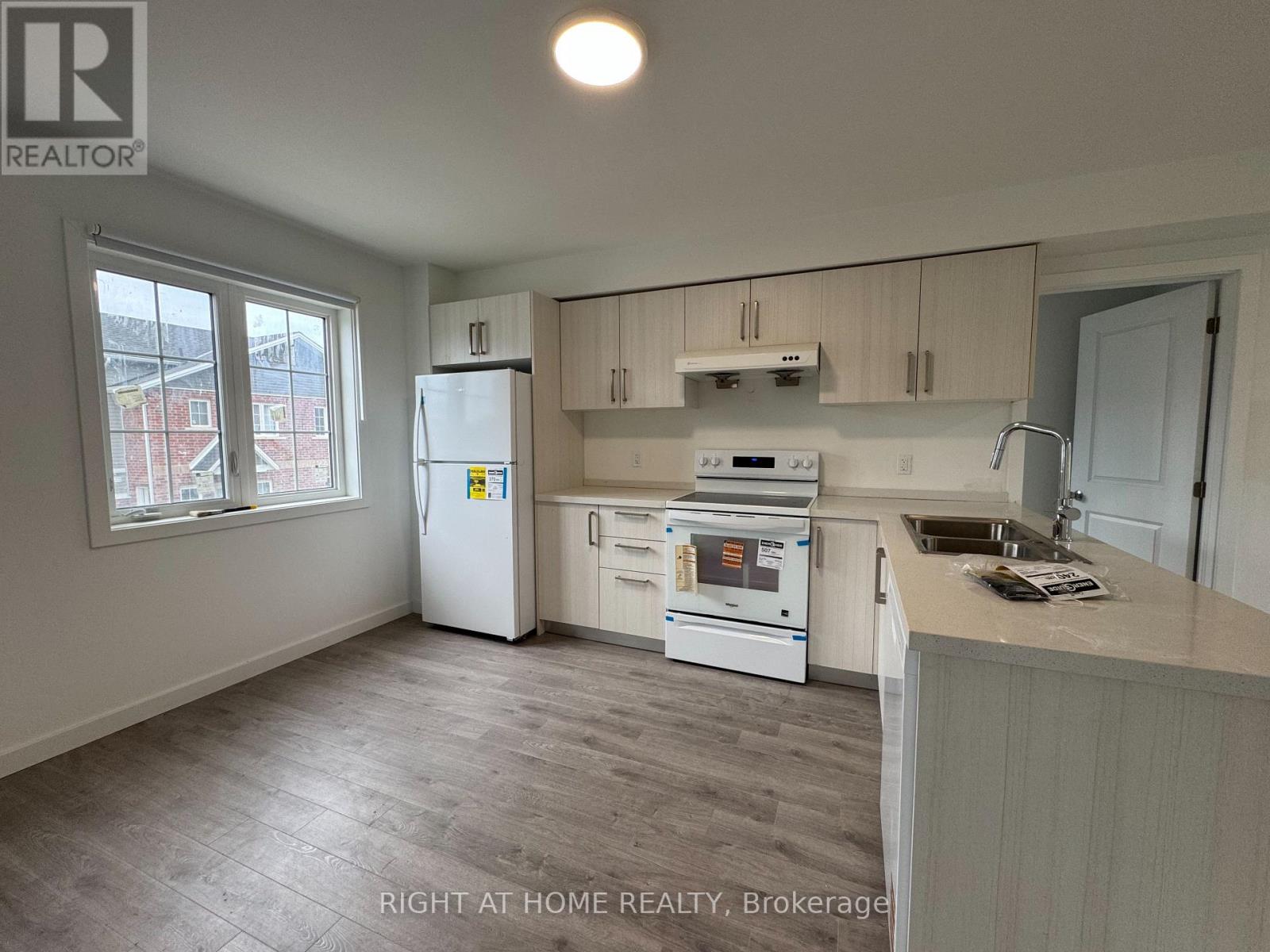 (MAIN) - 99 HIGHRIVER TRAIL, Welland (Broadway) — photo 6