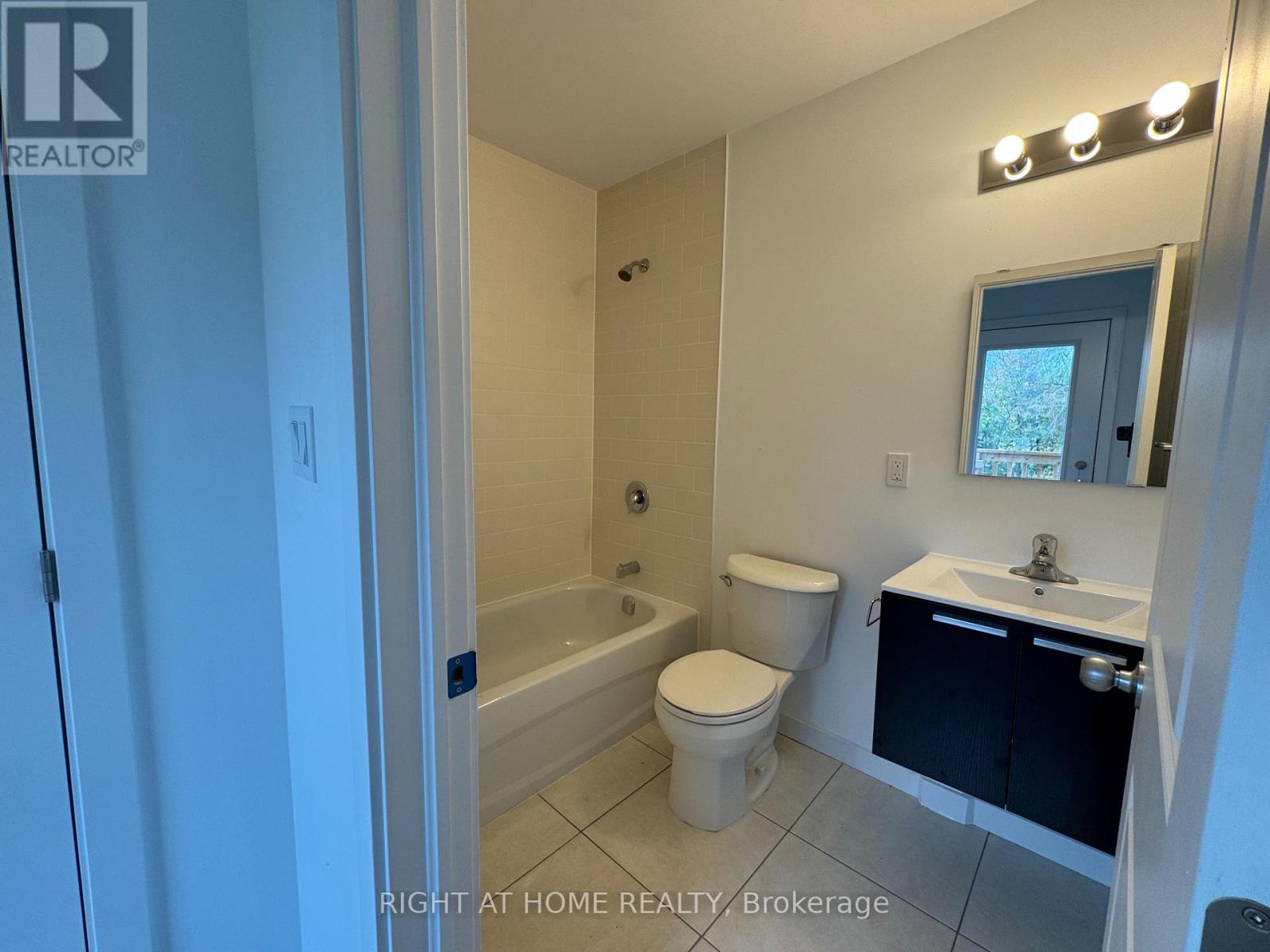 (MAIN) - 99 HIGHRIVER TRAIL, Welland (Broadway) — photo 8