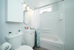 356 Chalmers Avenue, Winnipeg, MB R2L0G2 Photo 8