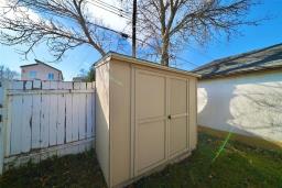 356 Chalmers Avenue, Winnipeg, MB R2L0G2 Photo 38