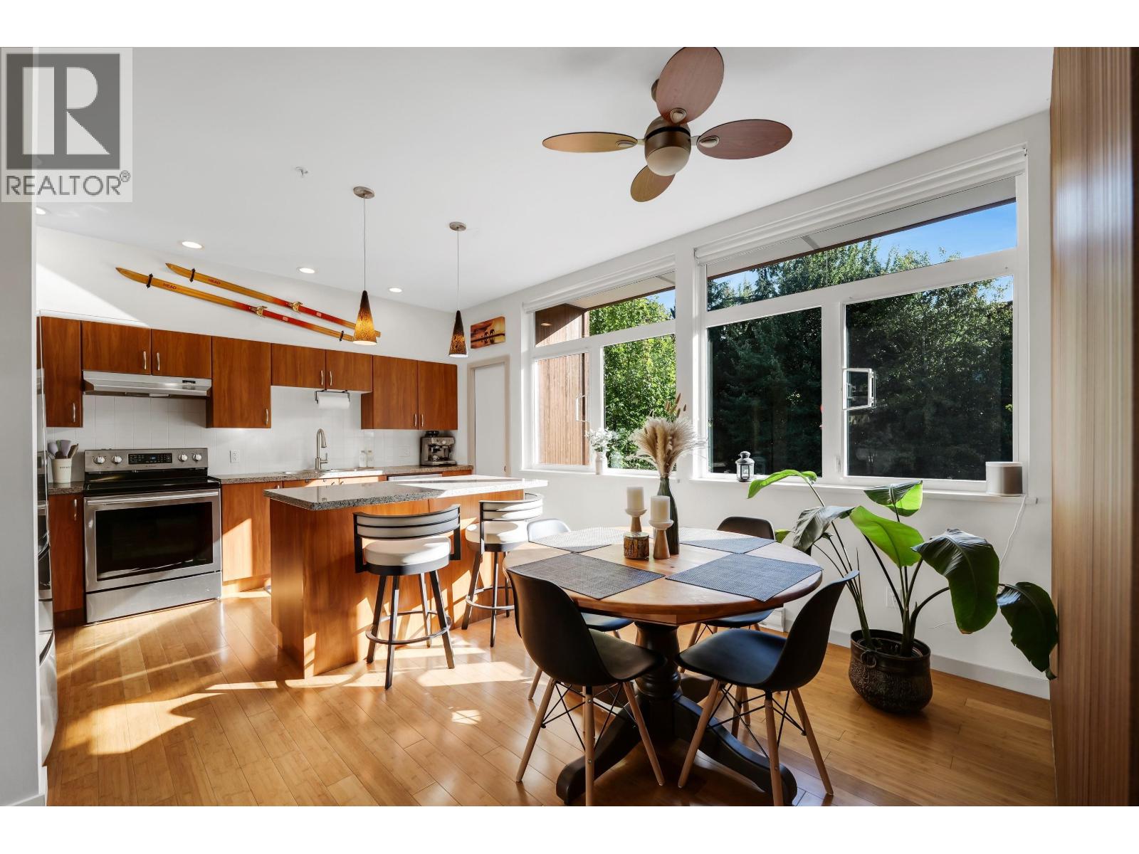 28 39893 GOVERNMENT ROAD, Squamish — photo 4
