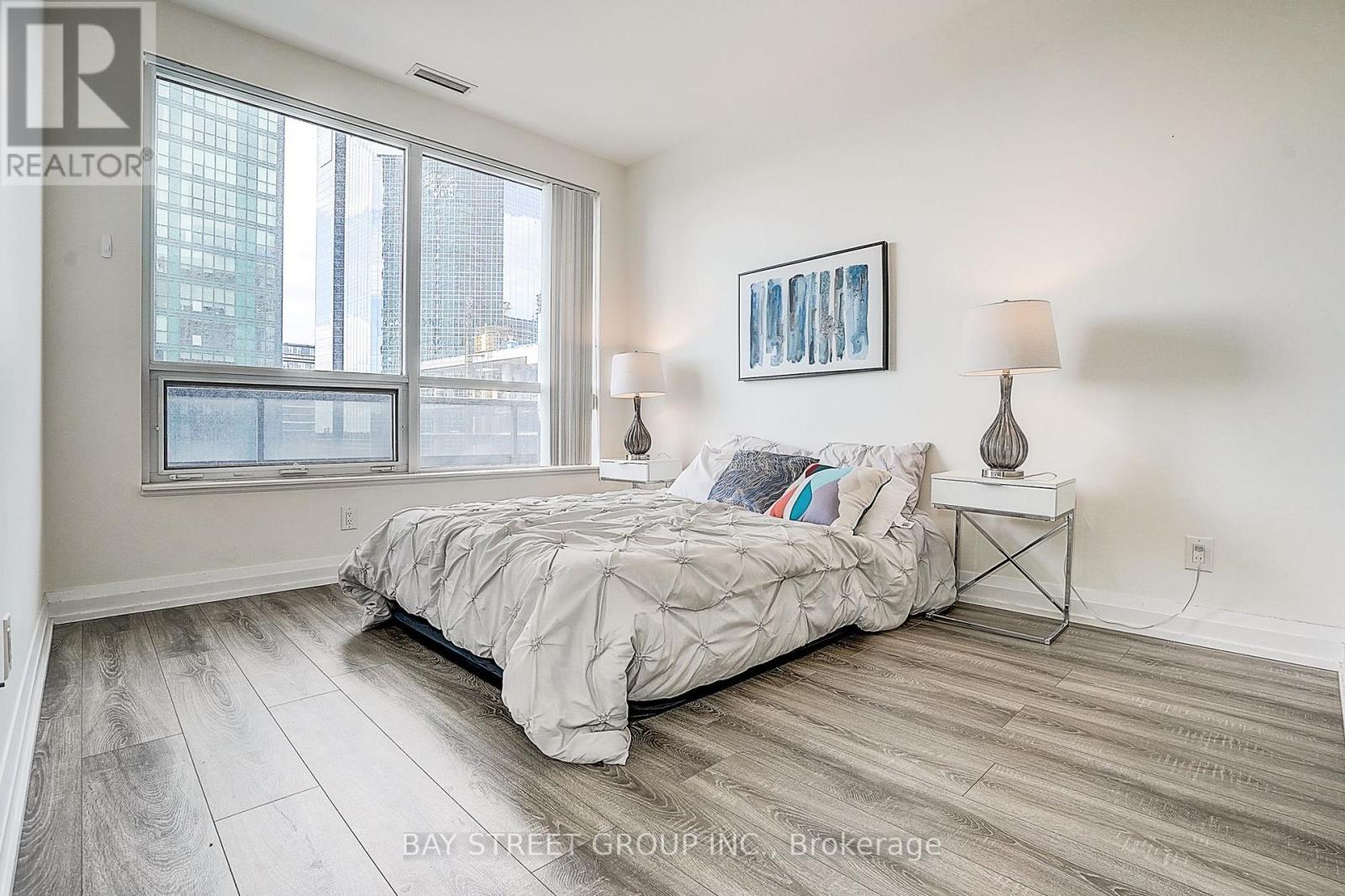#811 2 ANNDALE DRIVE - 20
