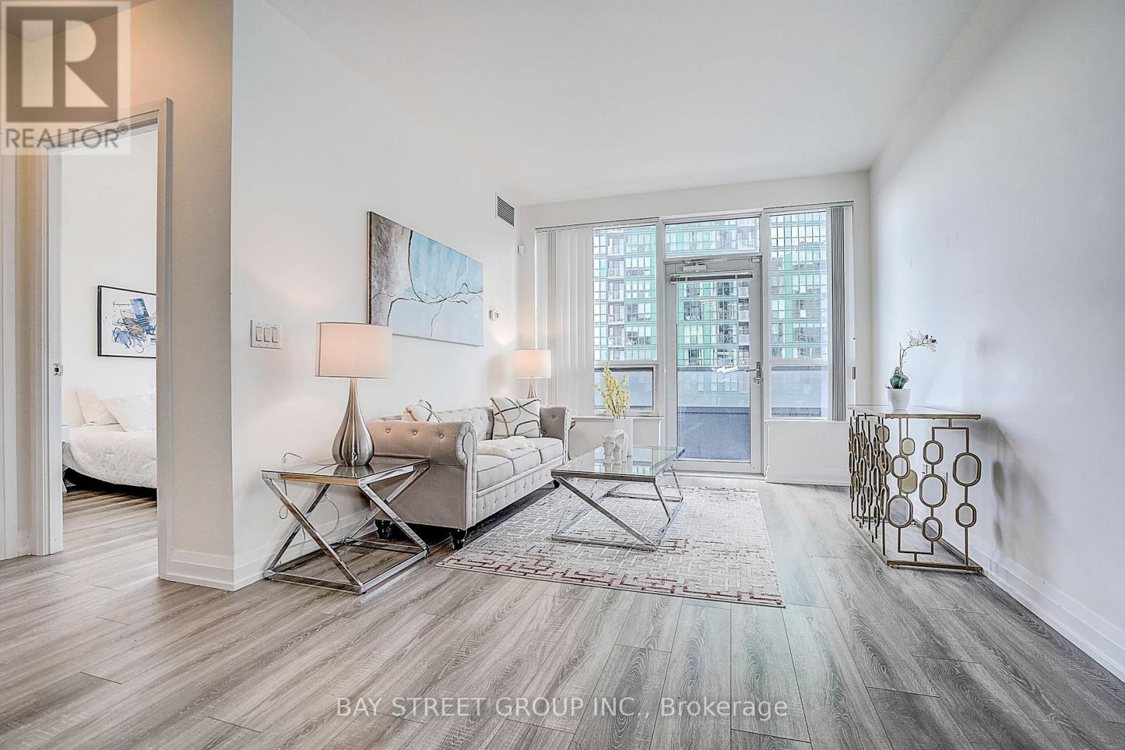 #811 2 ANNDALE DRIVE - 15