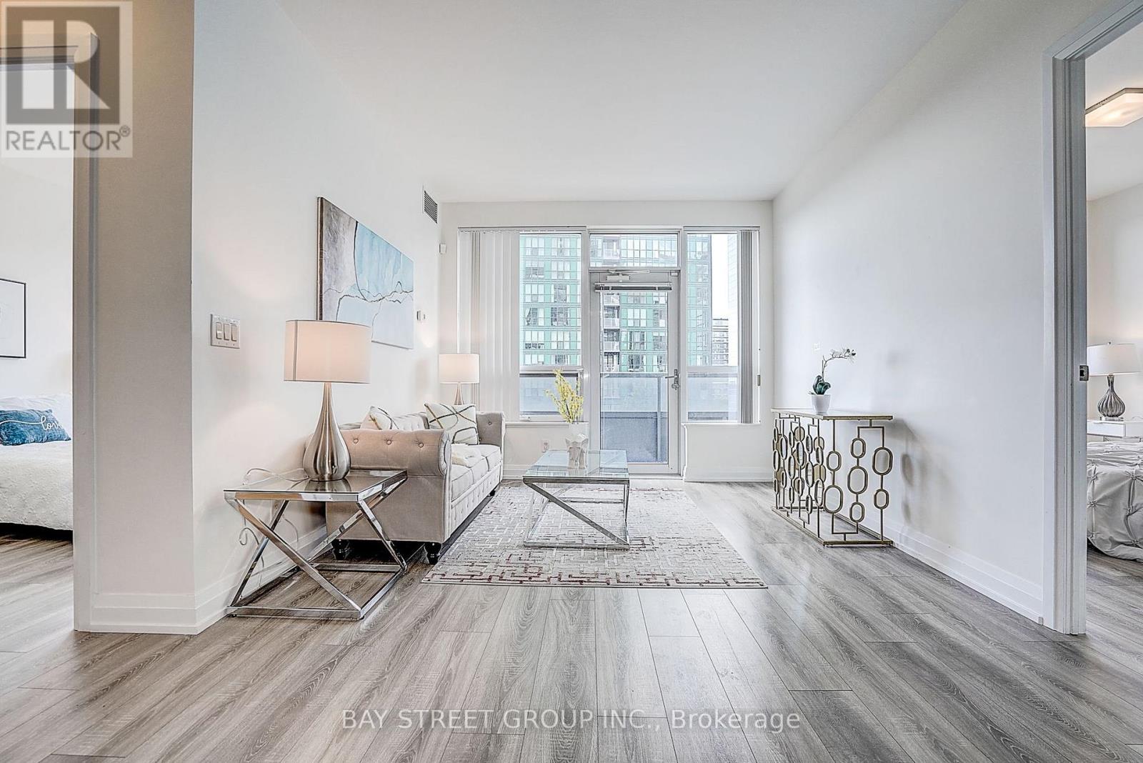 #811 2 ANNDALE DRIVE - 16