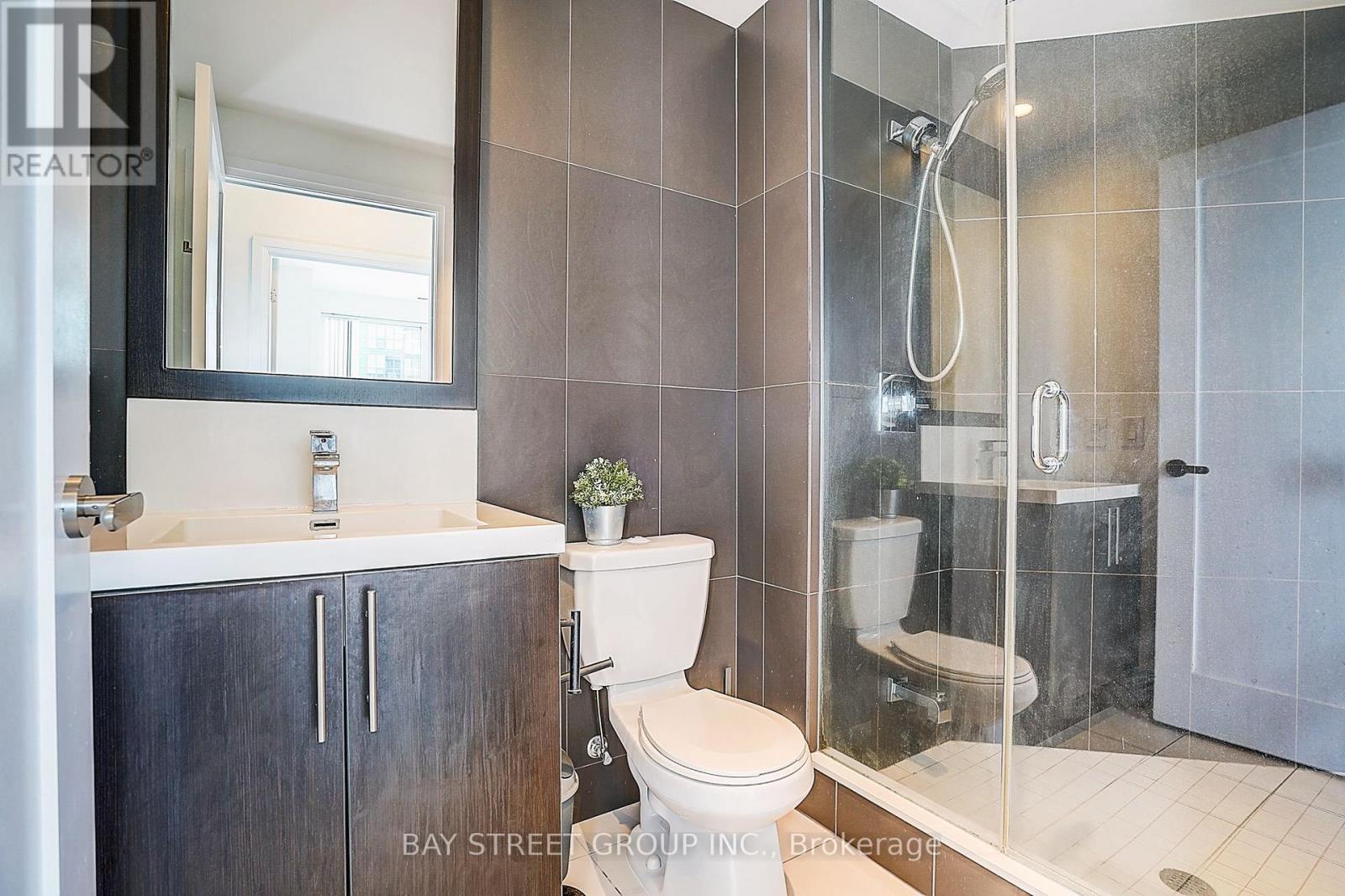 #811 2 ANNDALE DRIVE - 30