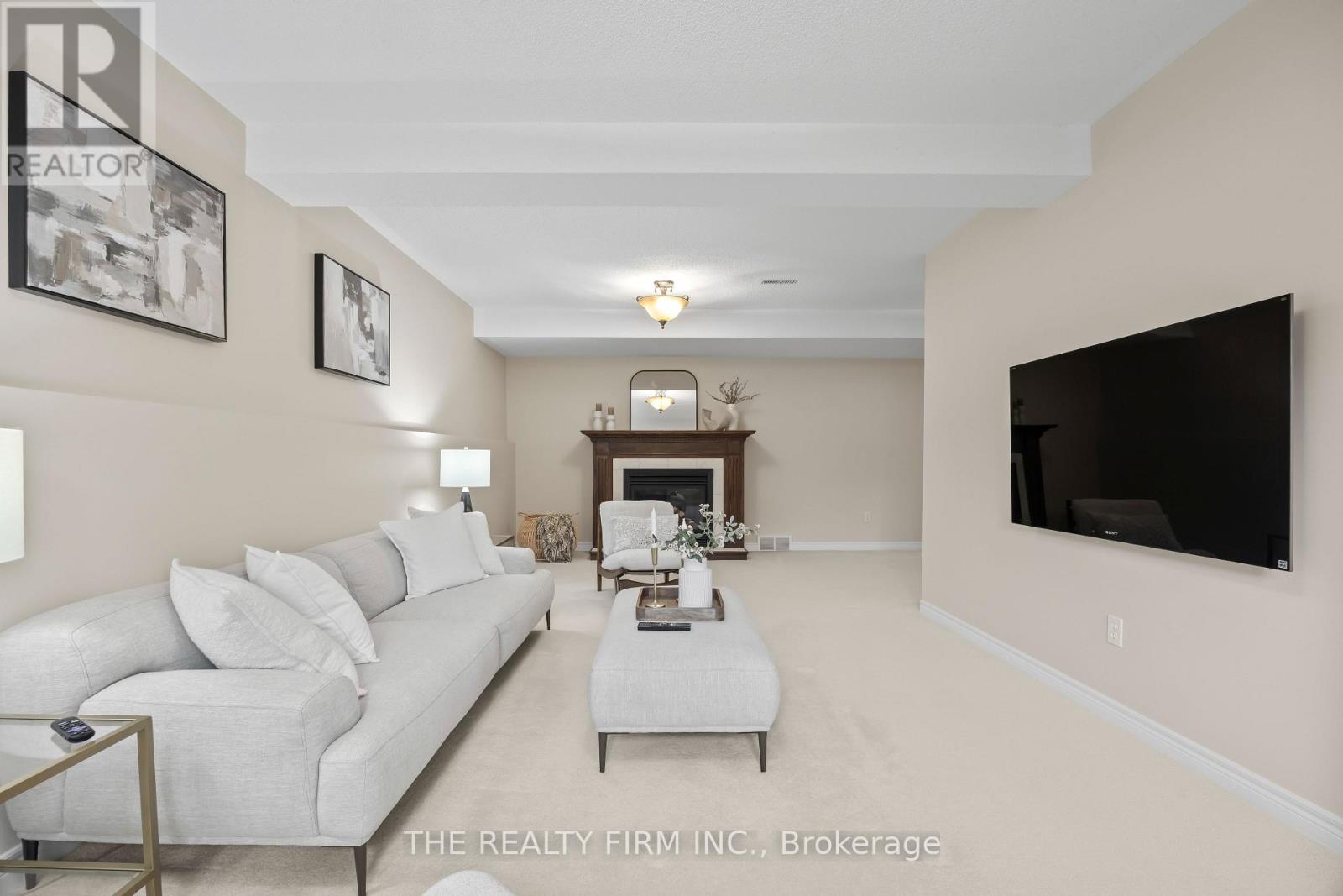 4077 PINE CRESCENT - Image 32