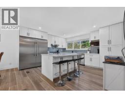 Primary Bedroom - 2725 Guidi Road, West Kelowna, BC V1Z2K3 Photo 17