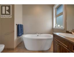 885 Timberline Dr, Campbell River, BC V9H0A8 Photo 14