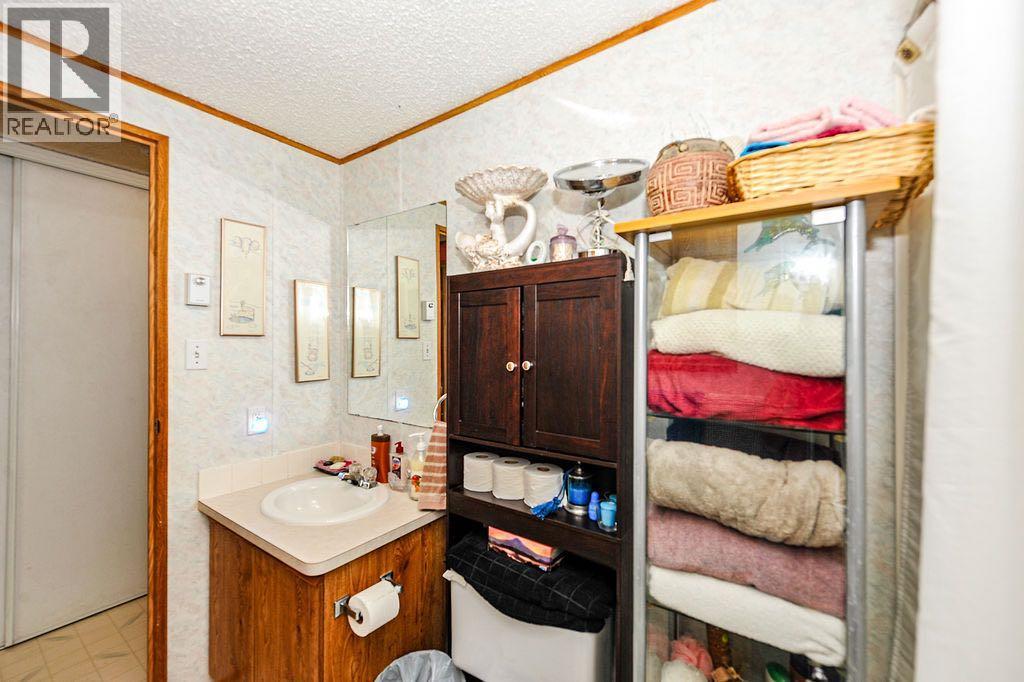 111 1 Street E - Image 27