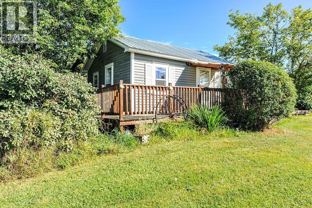 111 1 Street E - Image 32