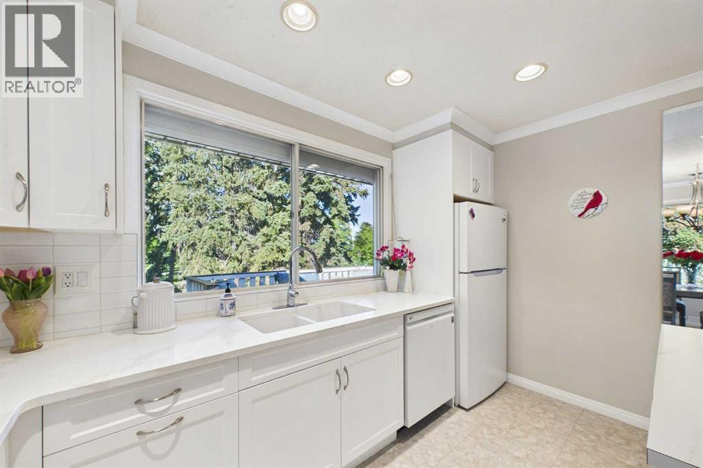 10716 Mapleshire Crescent SE - 11
