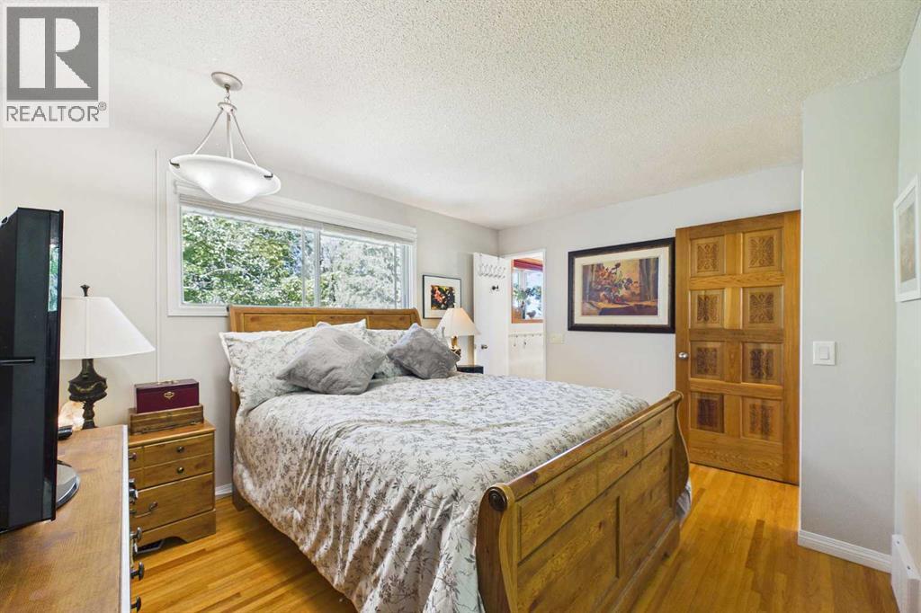 10716 Mapleshire Crescent SE - 18