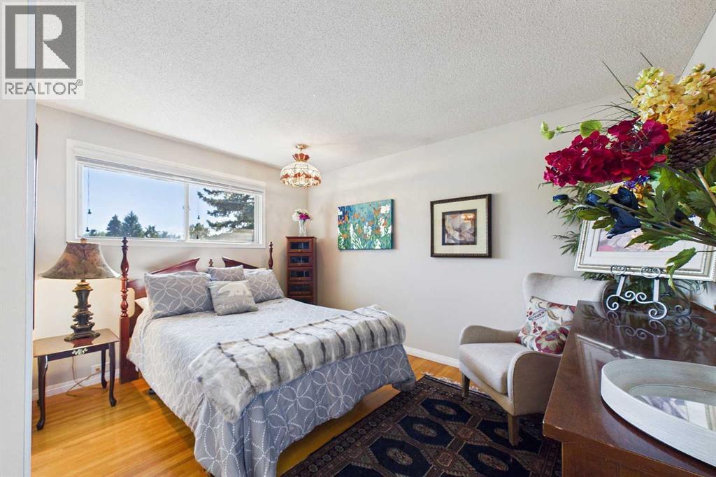10716 Mapleshire Crescent SE - 20
