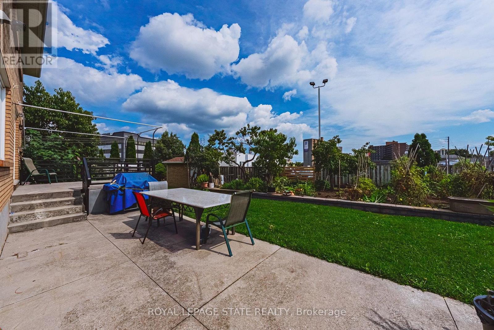 90 FAIRINGTON CRESCENT - 39