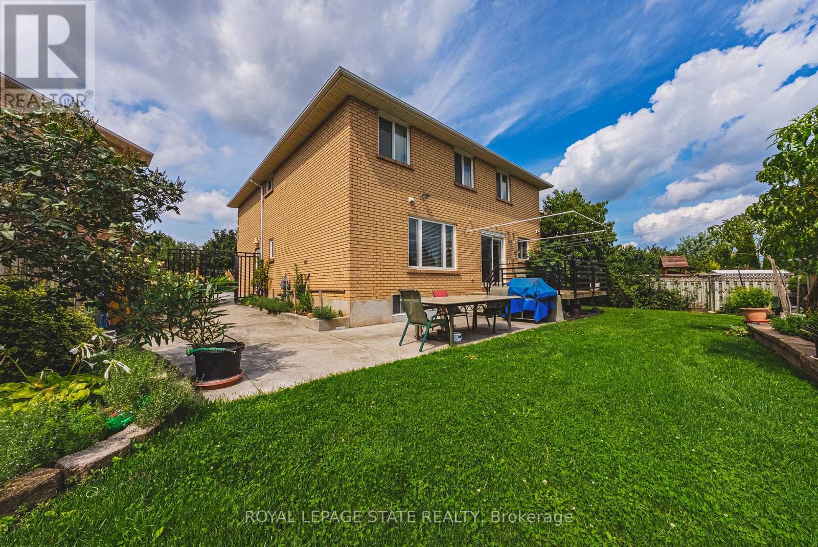 90 FAIRINGTON CRESCENT - 41