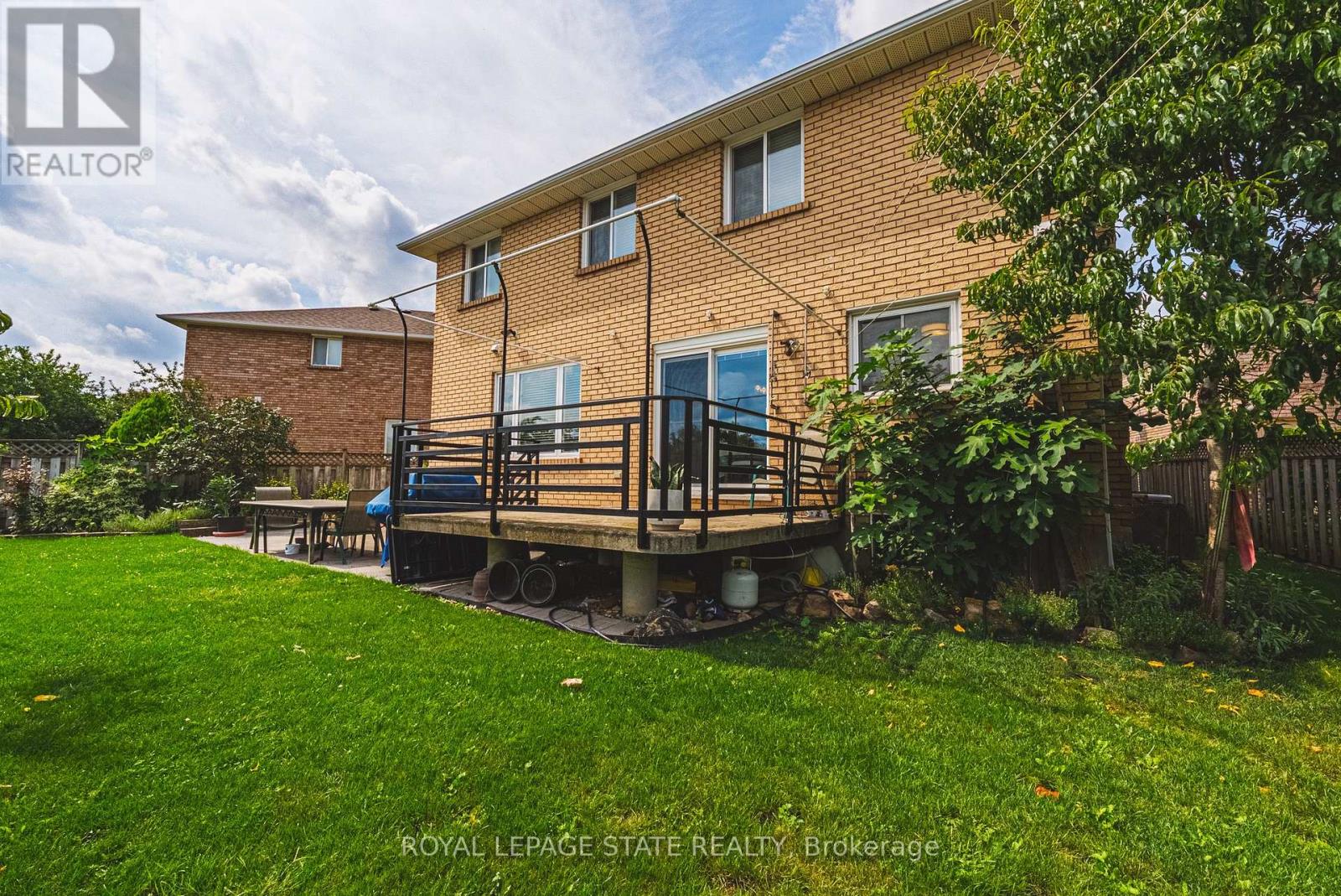 90 FAIRINGTON CRESCENT - 42