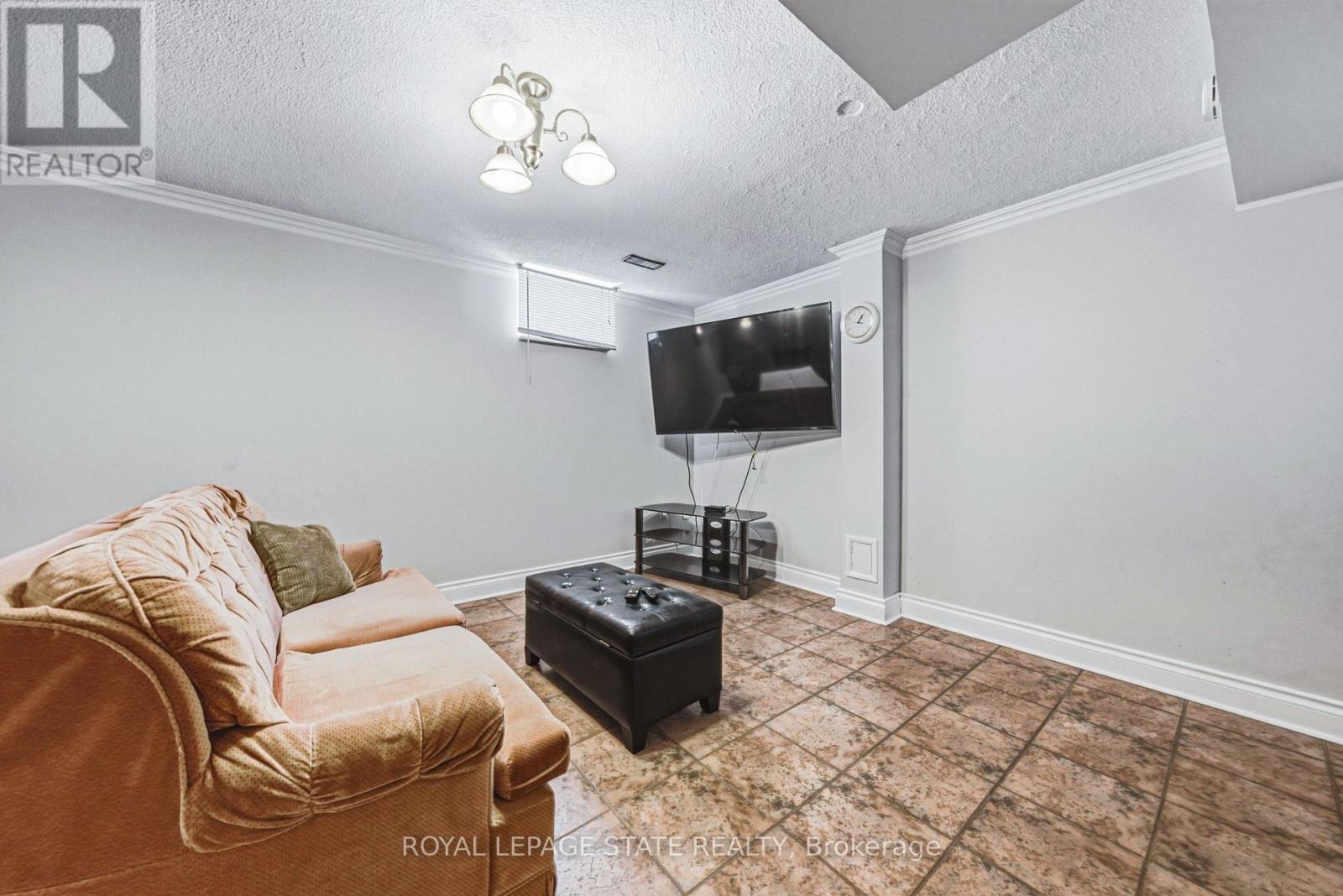 90 FAIRINGTON CRESCENT - Image 32