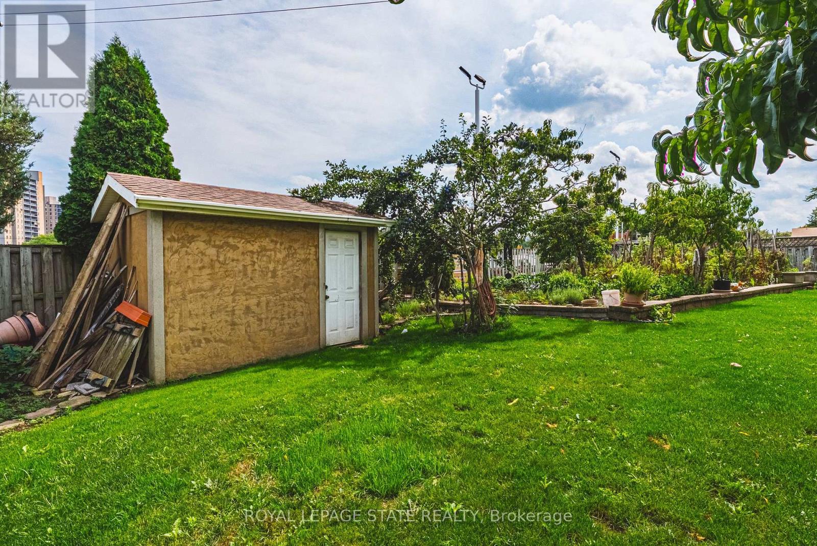 90 FAIRINGTON CRESCENT - 45