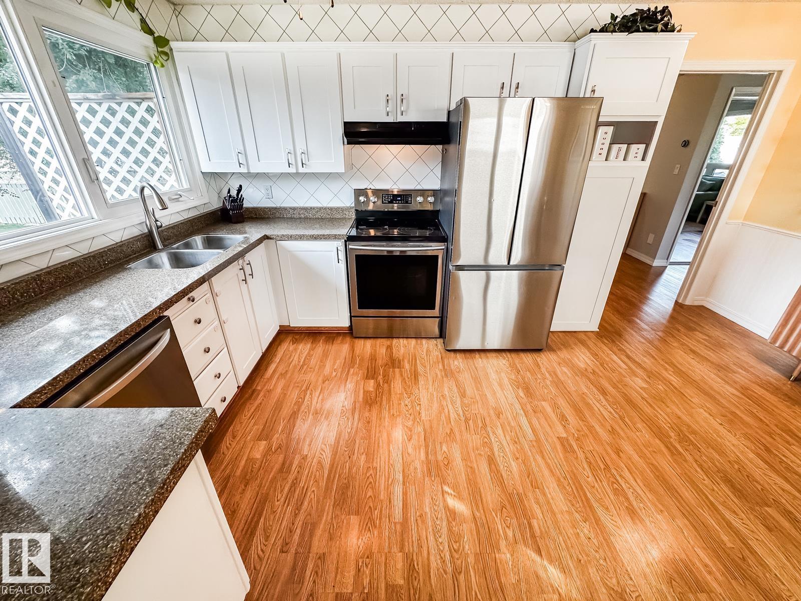 6811 40 AV NW - 11