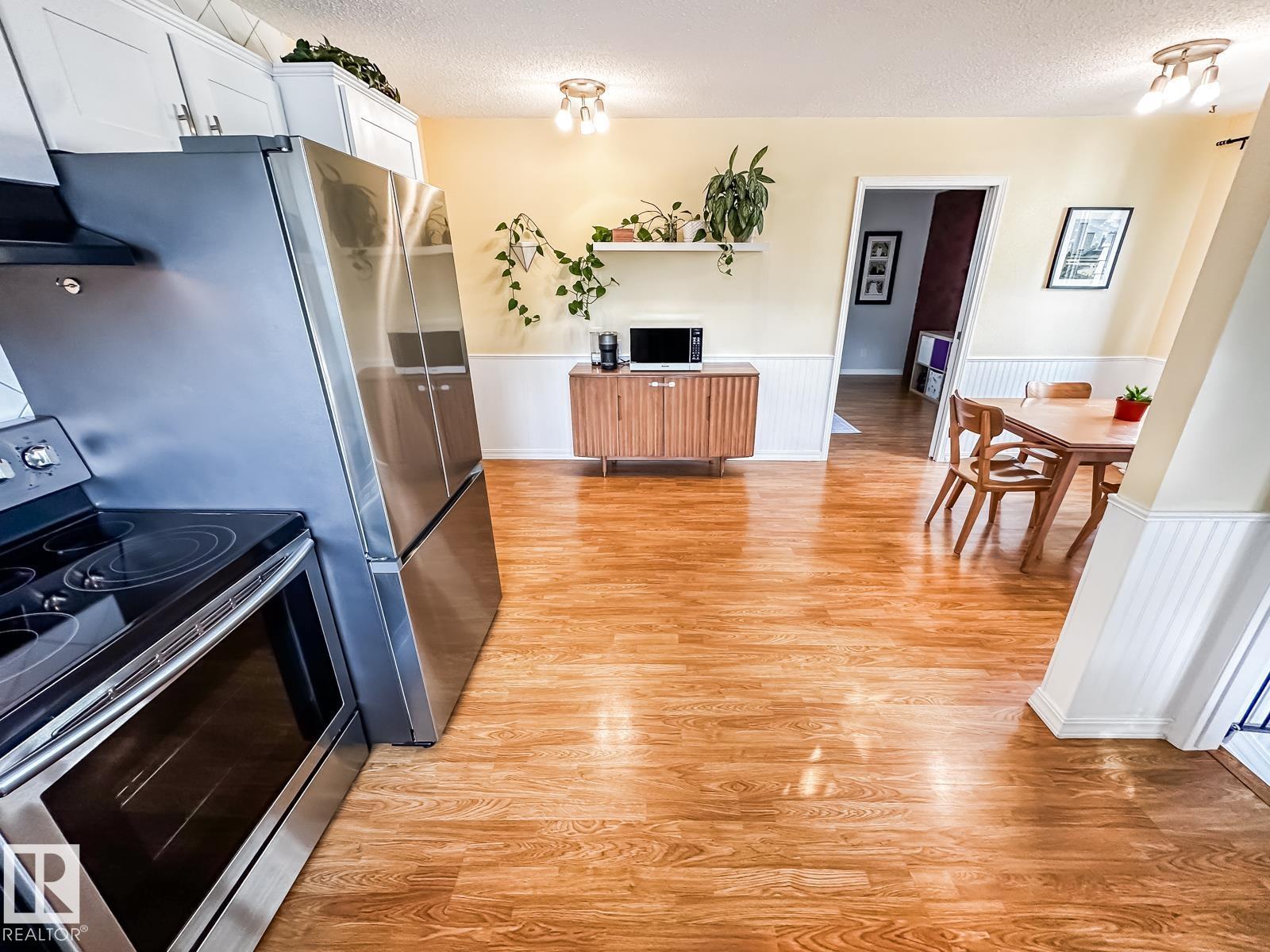 6811 40 AV NW - 12
