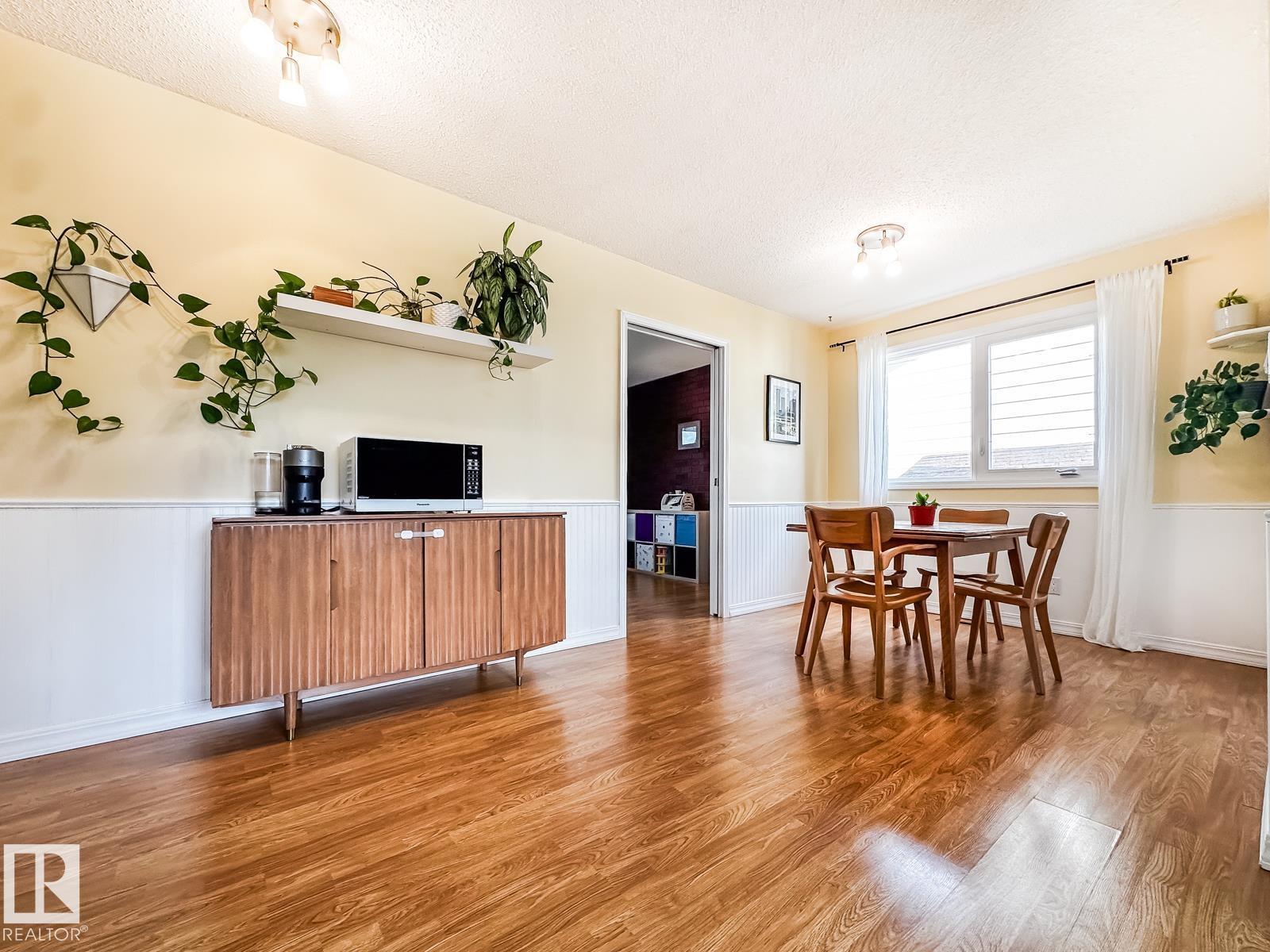 6811 40 AV NW - 13