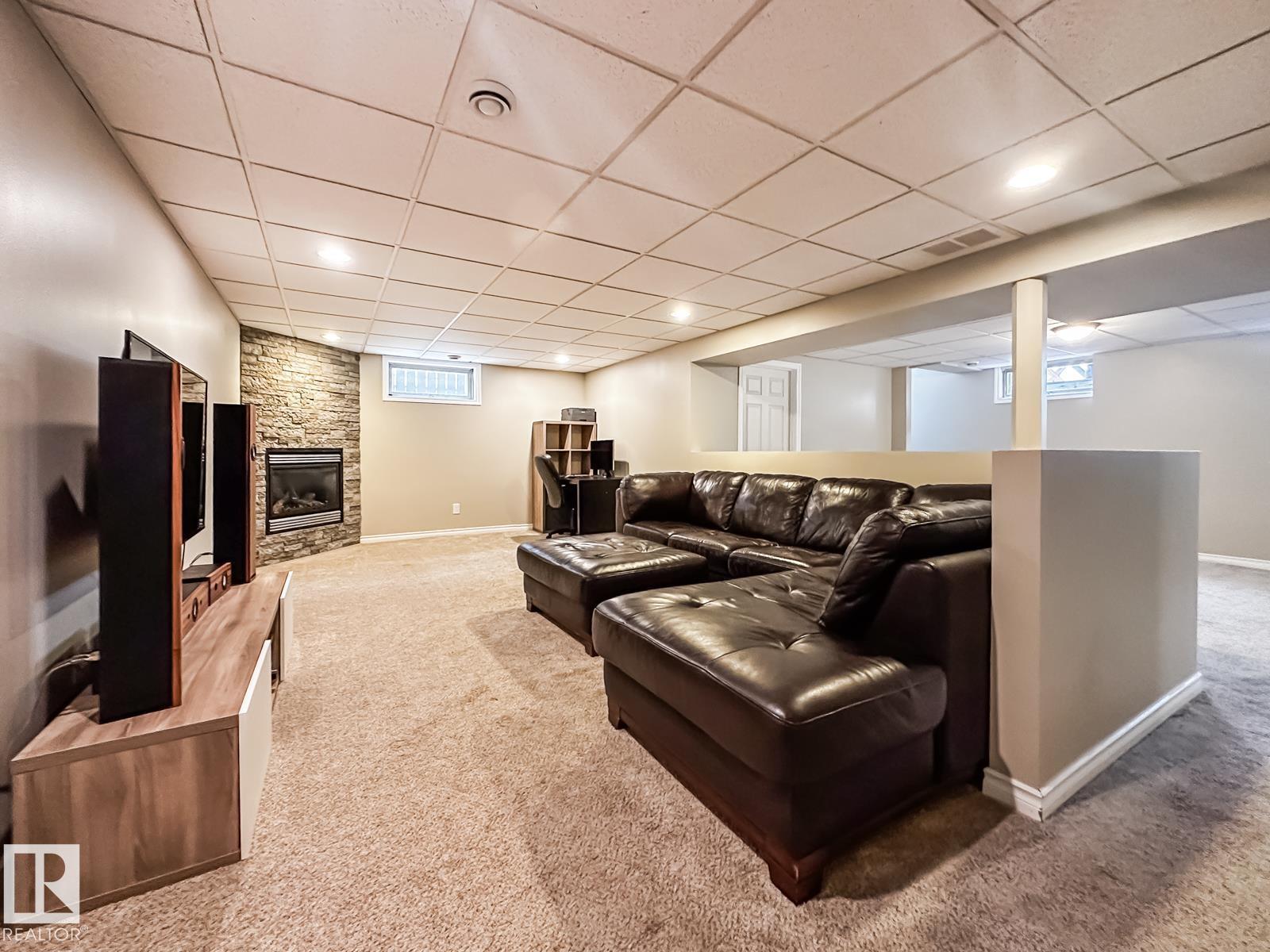 6811 40 AV NW - 26