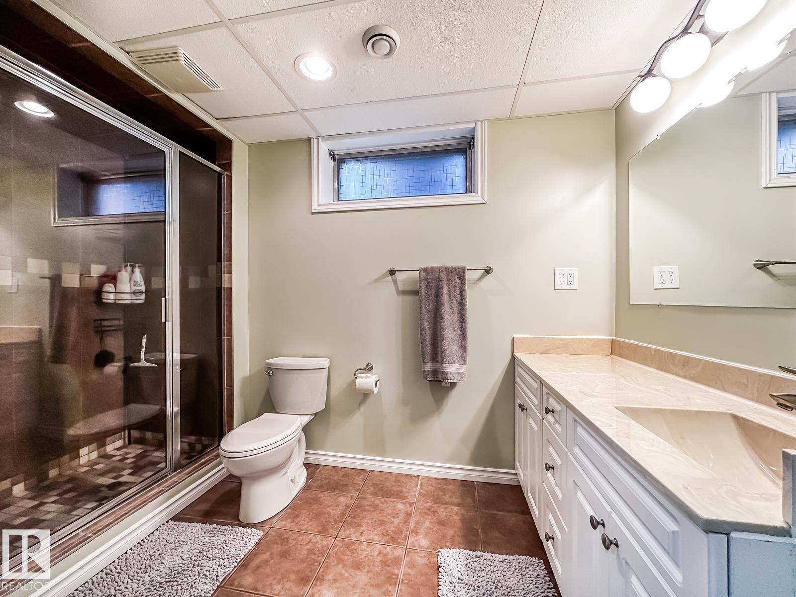 6811 40 AV NW - 32