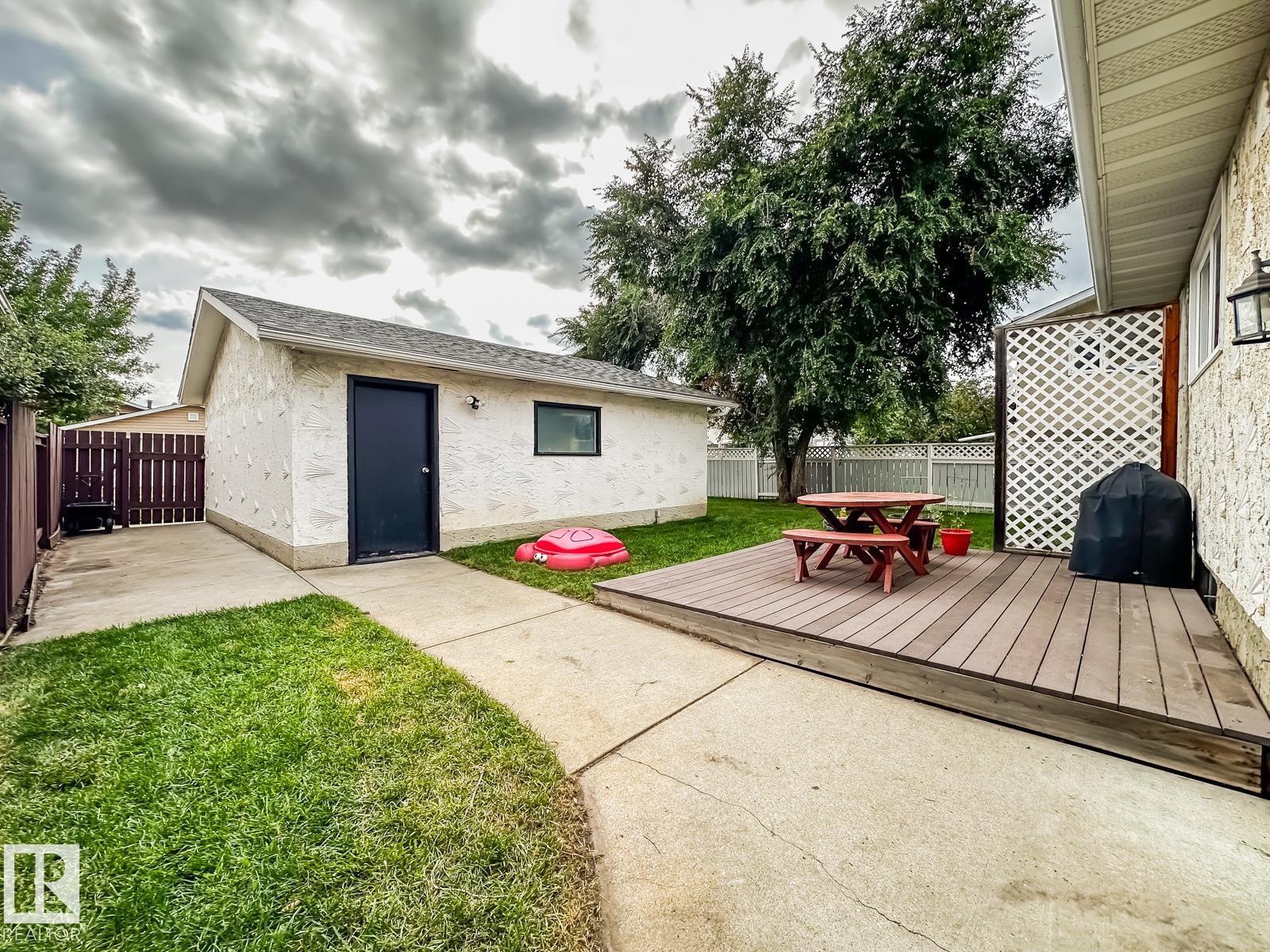 6811 40 AV NW - 37