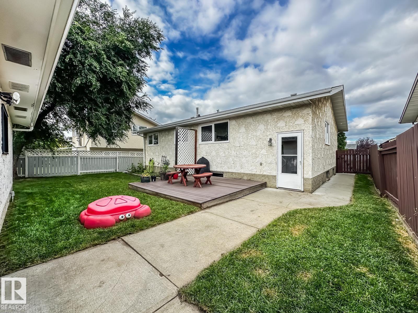 6811 40 AV NW - 38