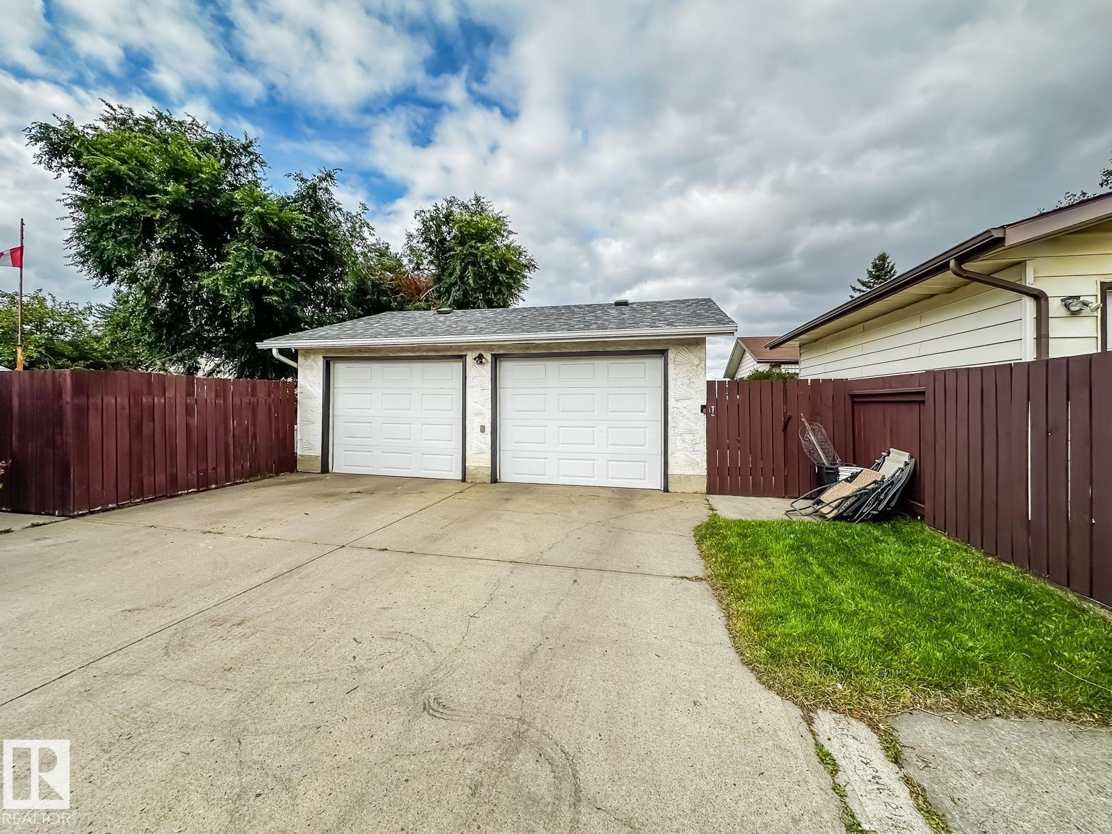 6811 40 AV NW - 43