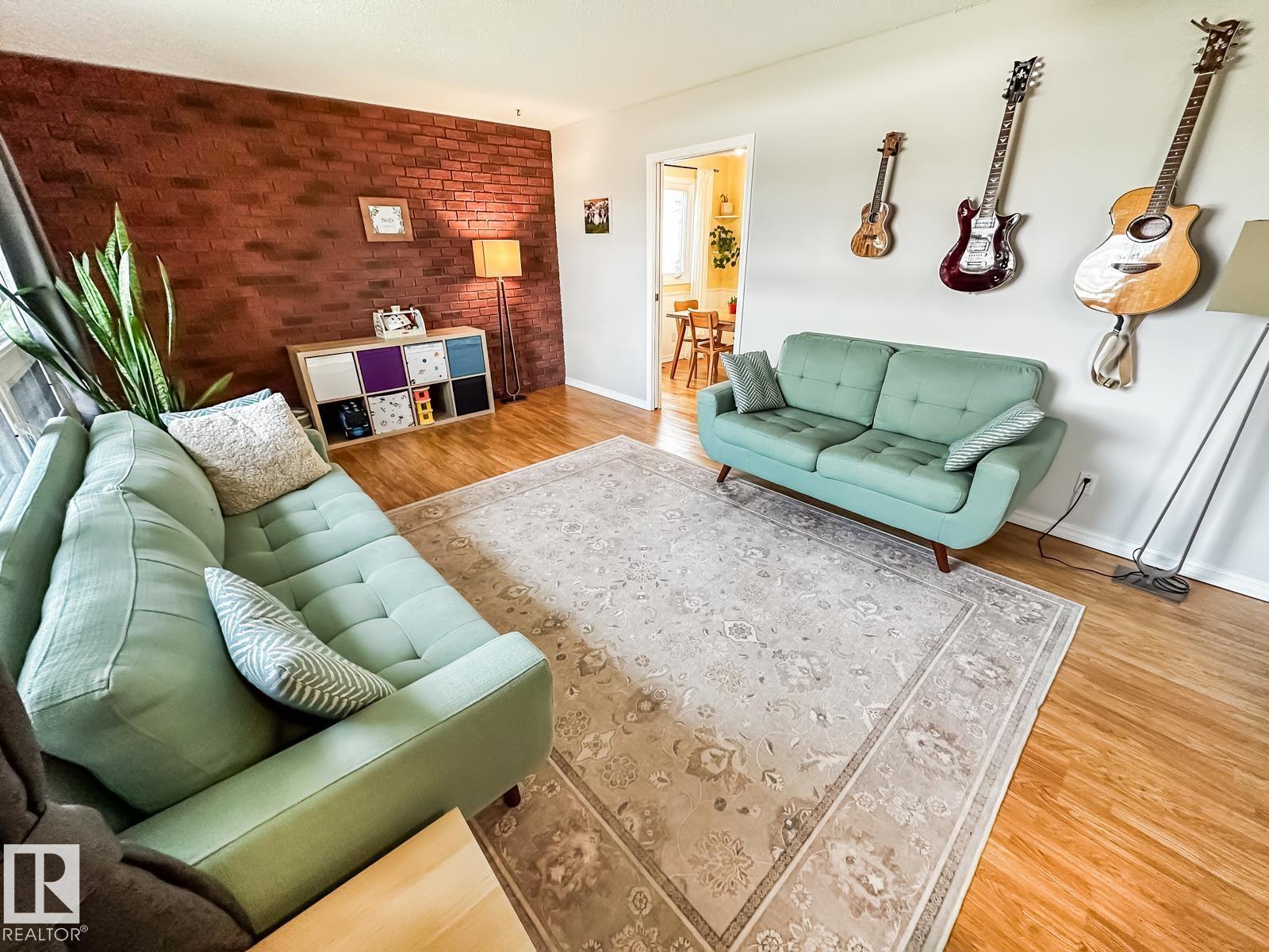 6811 40 AV NW - 5