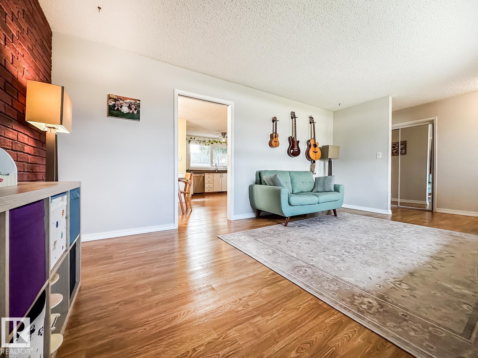 6811 40 AV NW - 8