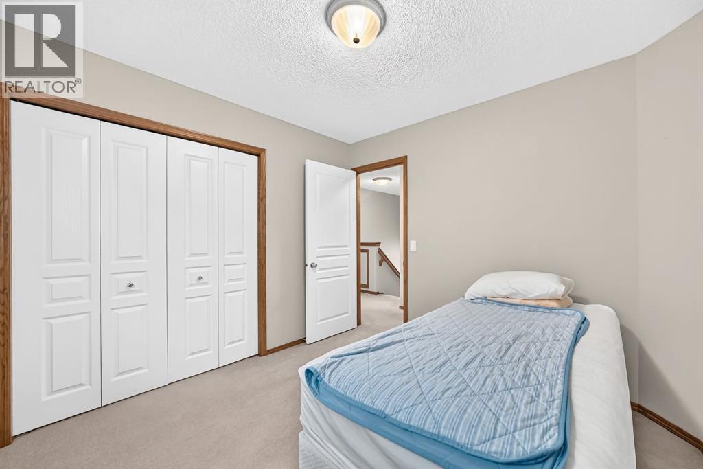 234 Somerglen Way SW - 18