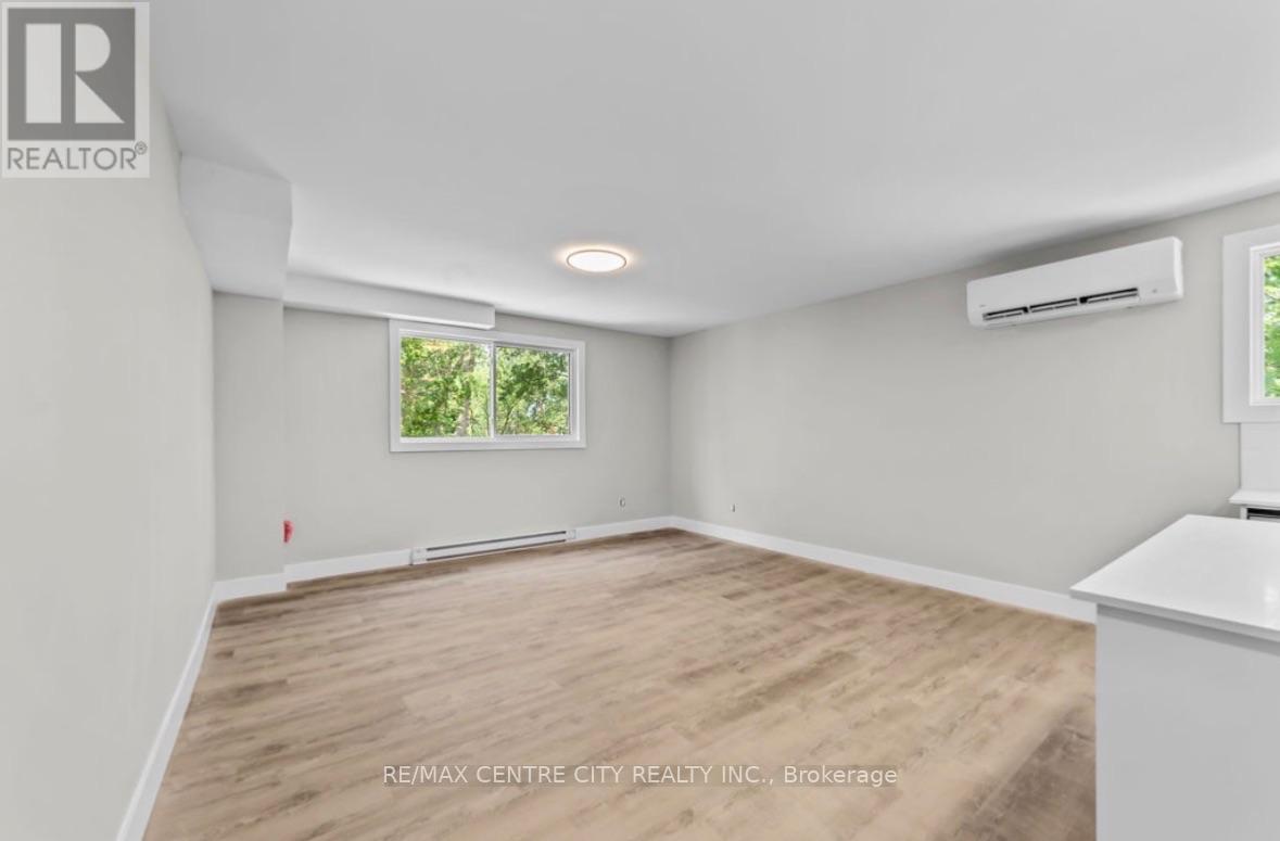 8 - 400 SCENIC DRIVE, London South (South J) — photo 4