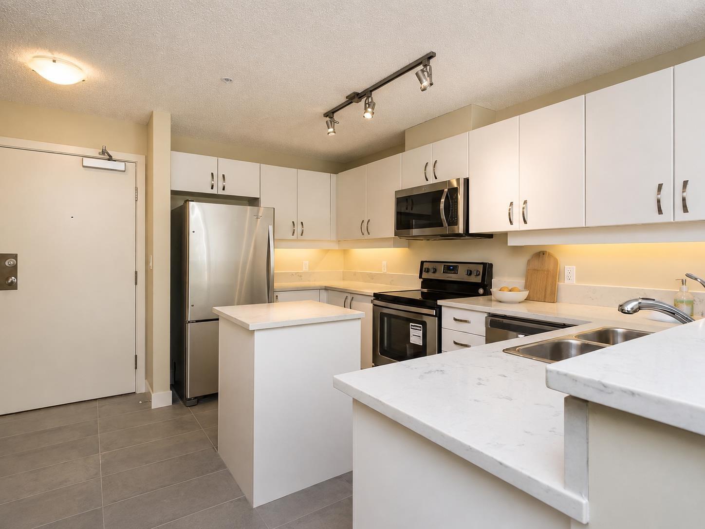 242 10838 CITY PARKWAY, Surrey — photo 2